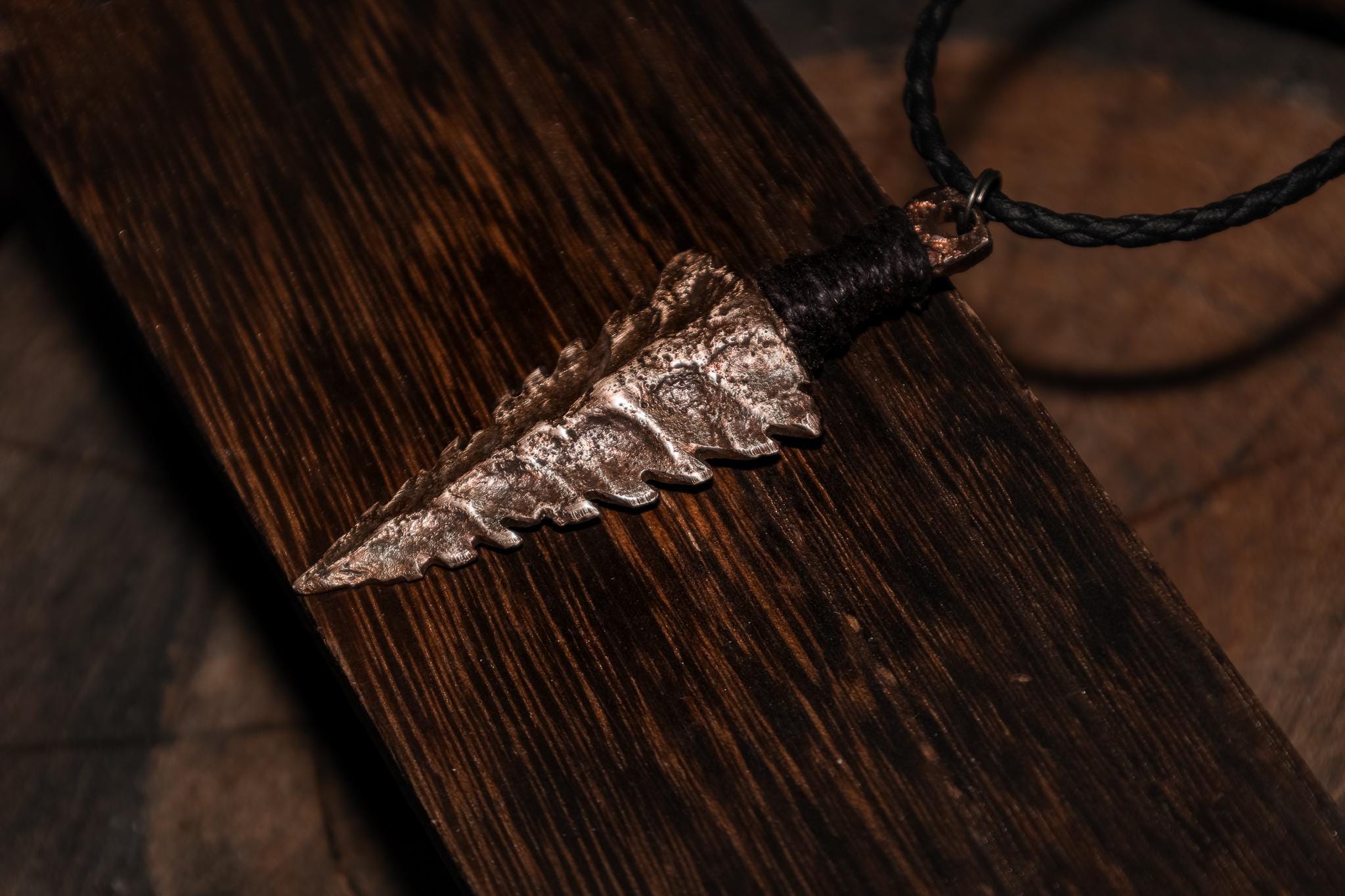 Bronze Arrowhead Talisman “Ashes”– Hand Cast Spearhead Pendant, Primal Primitive Talisman, Dark Fantasy Amulet, photo 4