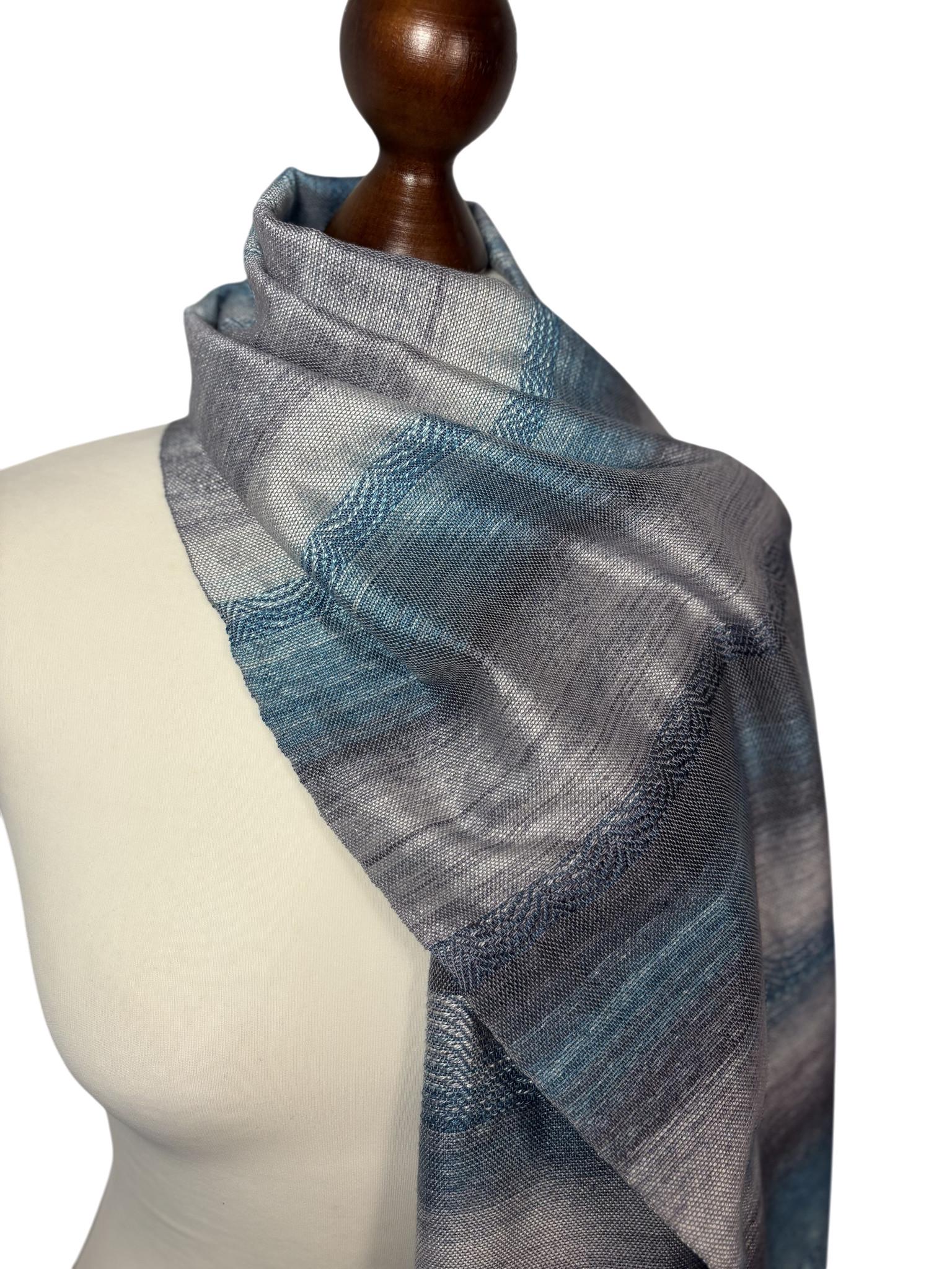 Handwoven Ocean Blue Silk Scarf: Lightweight Hand-Dyed Shawl, luxus accessory, photo 6
