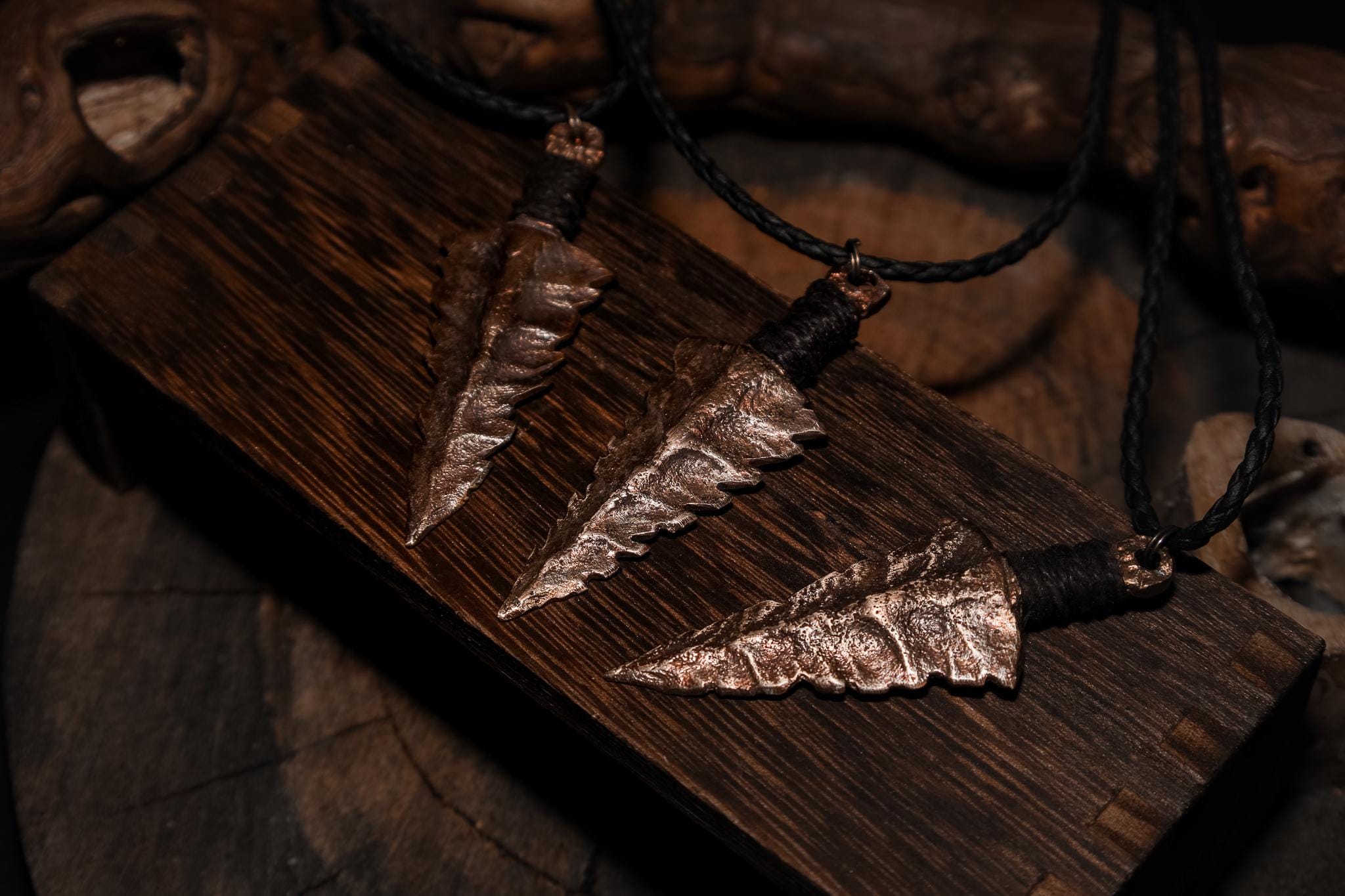 Bronze Arrowhead Talisman “Ashes”– Hand Cast Spearhead Pendant, Primal Primitive Talisman, Dark Fantasy Amulet, photo 5
