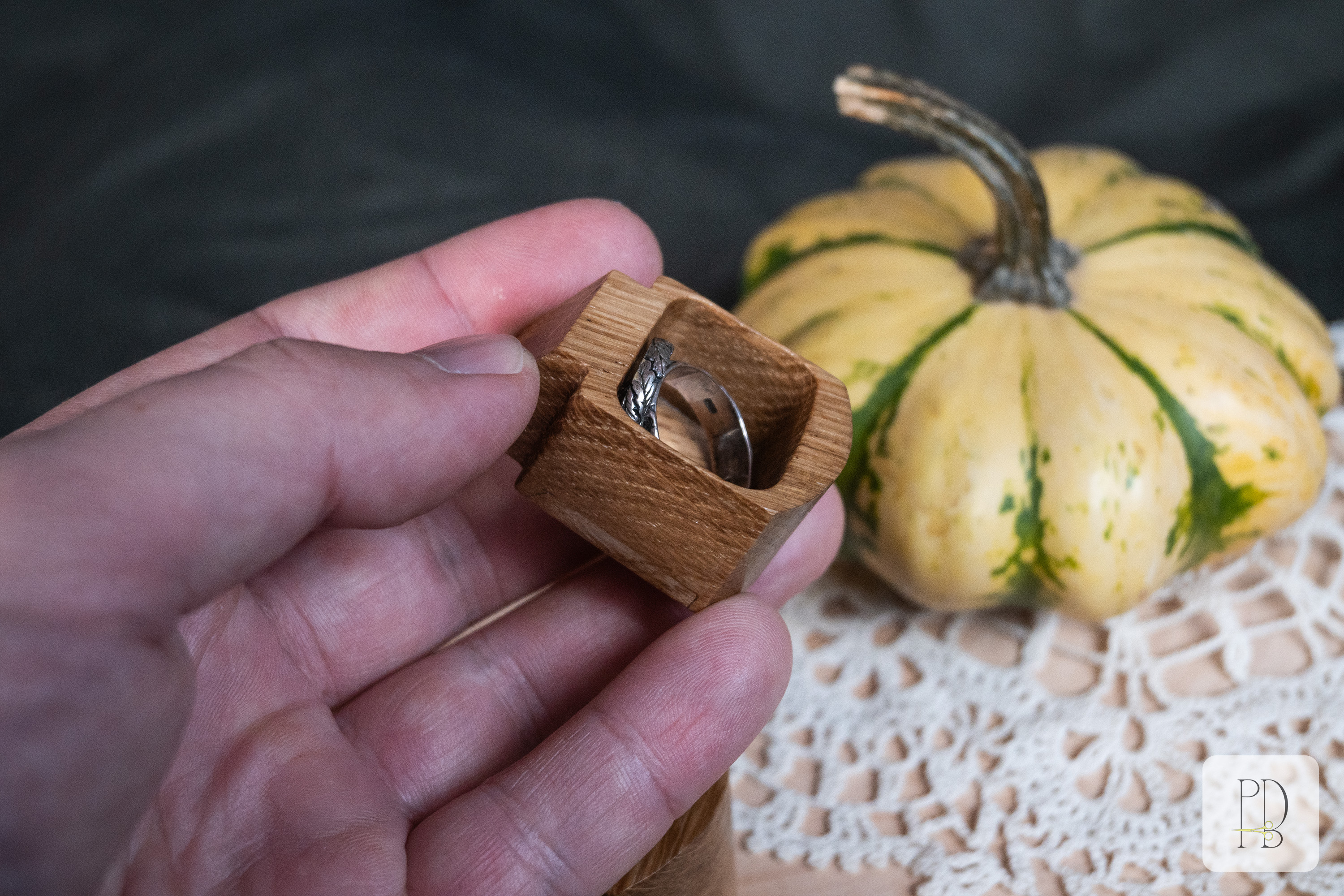 Handmade rustic wooden box for rings and small jewelry made out of oak, photo 3