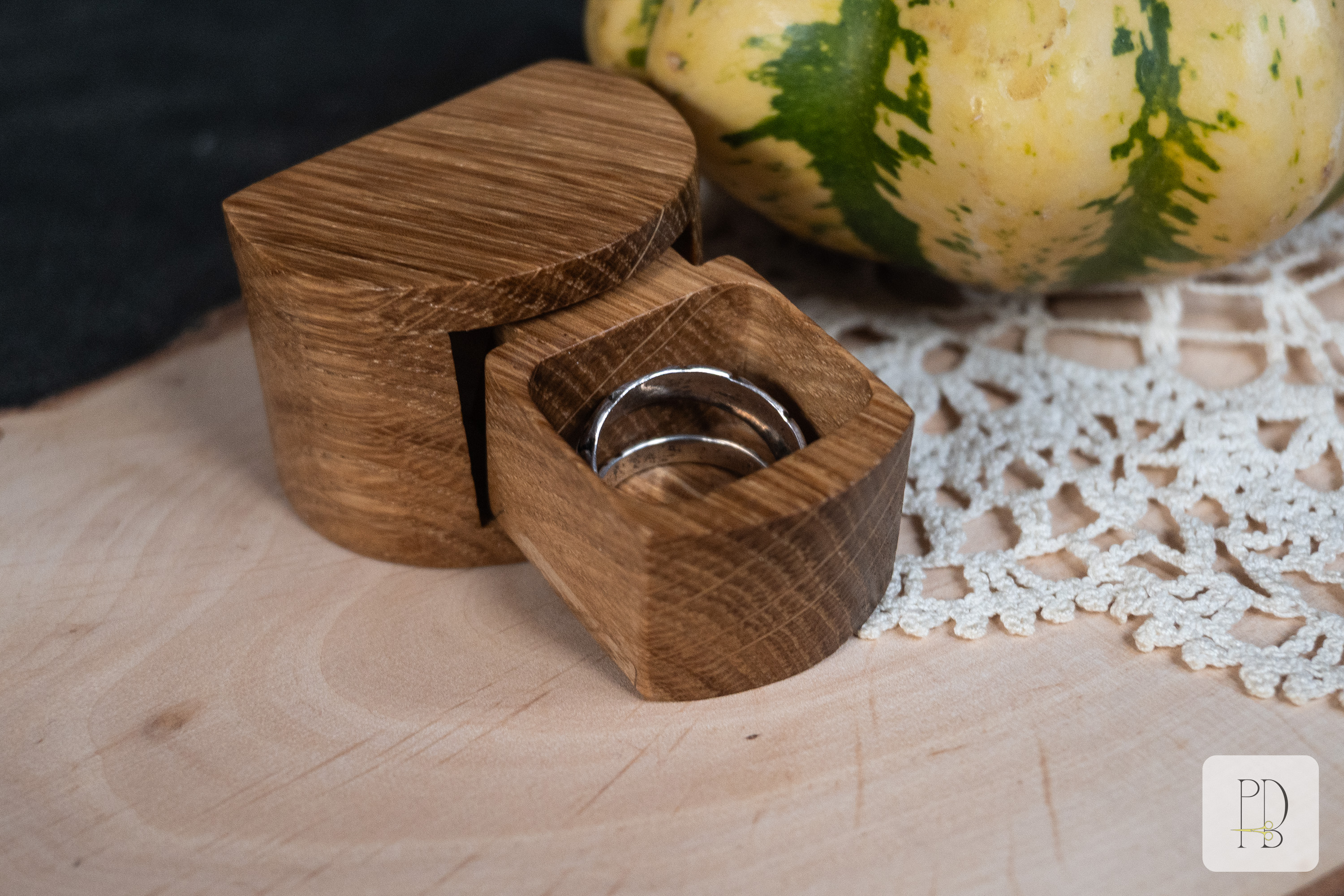 Handmade rustic wooden box for rings and small jewelry made out of oak, photo 6