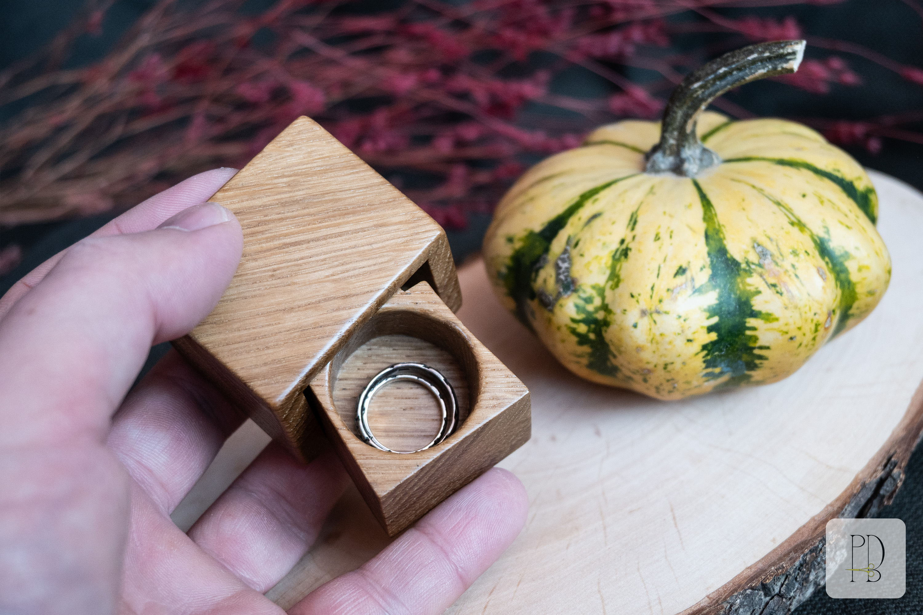 Small handmade rustic solid oak box for small rings and jewelry, photo 3