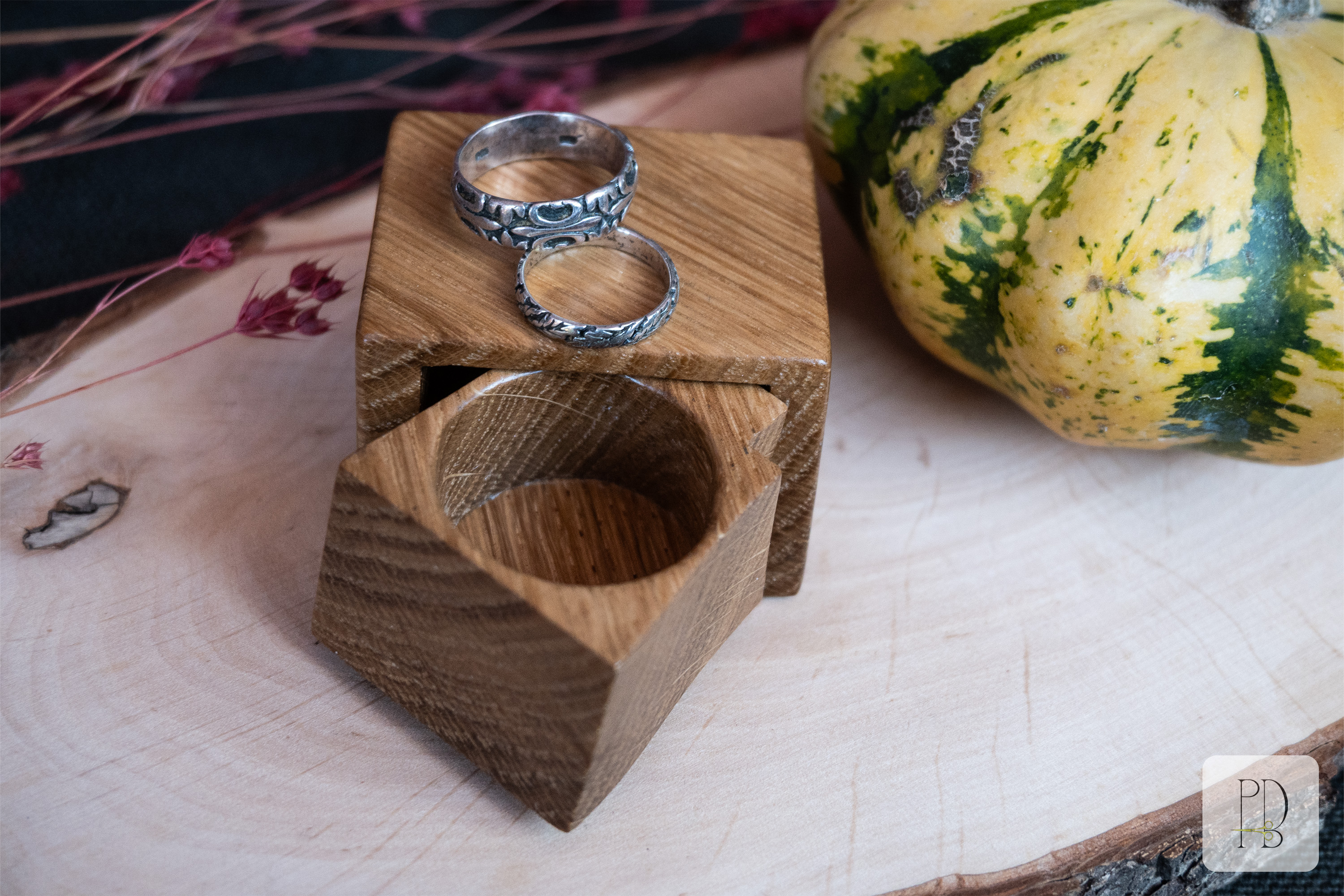 Small handmade rustic solid oak box for small rings and jewelry, photo 2