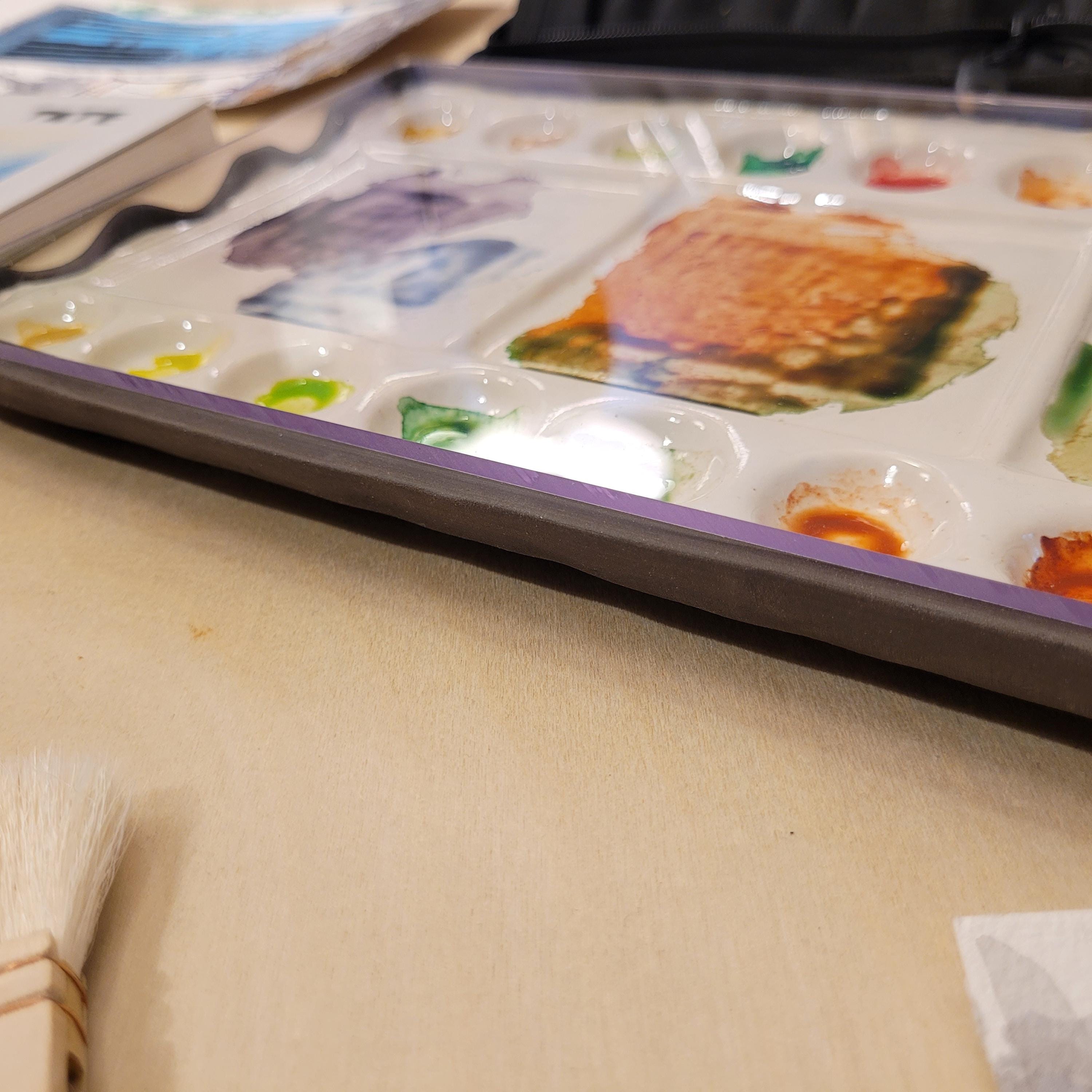 Long Handmade Ceramic Palette – Durable Stoneware with 6 Integrated Brush Rests, 20 Paint Wells, 3 Large Mixing Wells and Acrylic Cover, photo 5