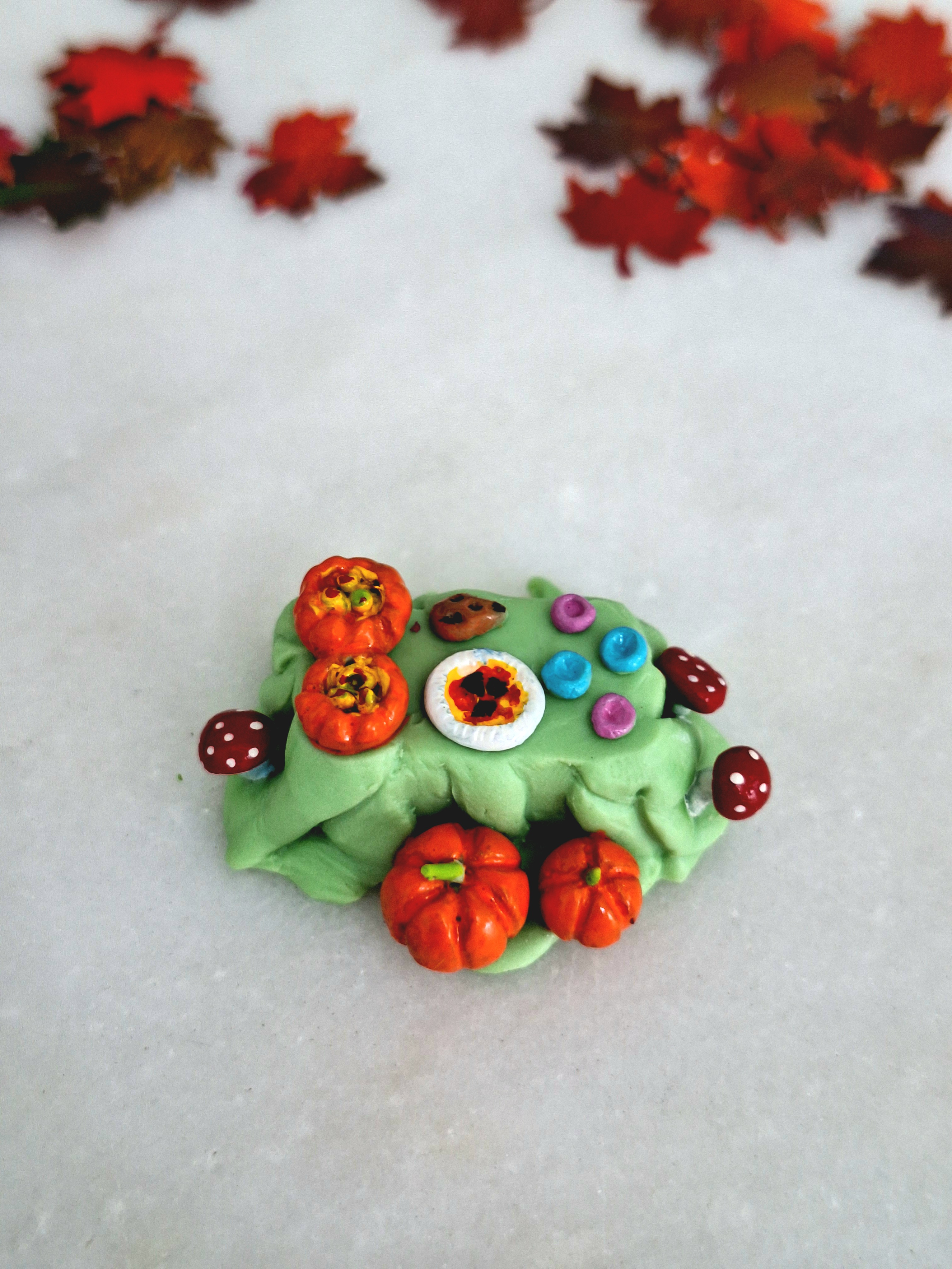 Handmade micro figure Halloween set (fits vintage playsets such as Polly Pockets), photo 4