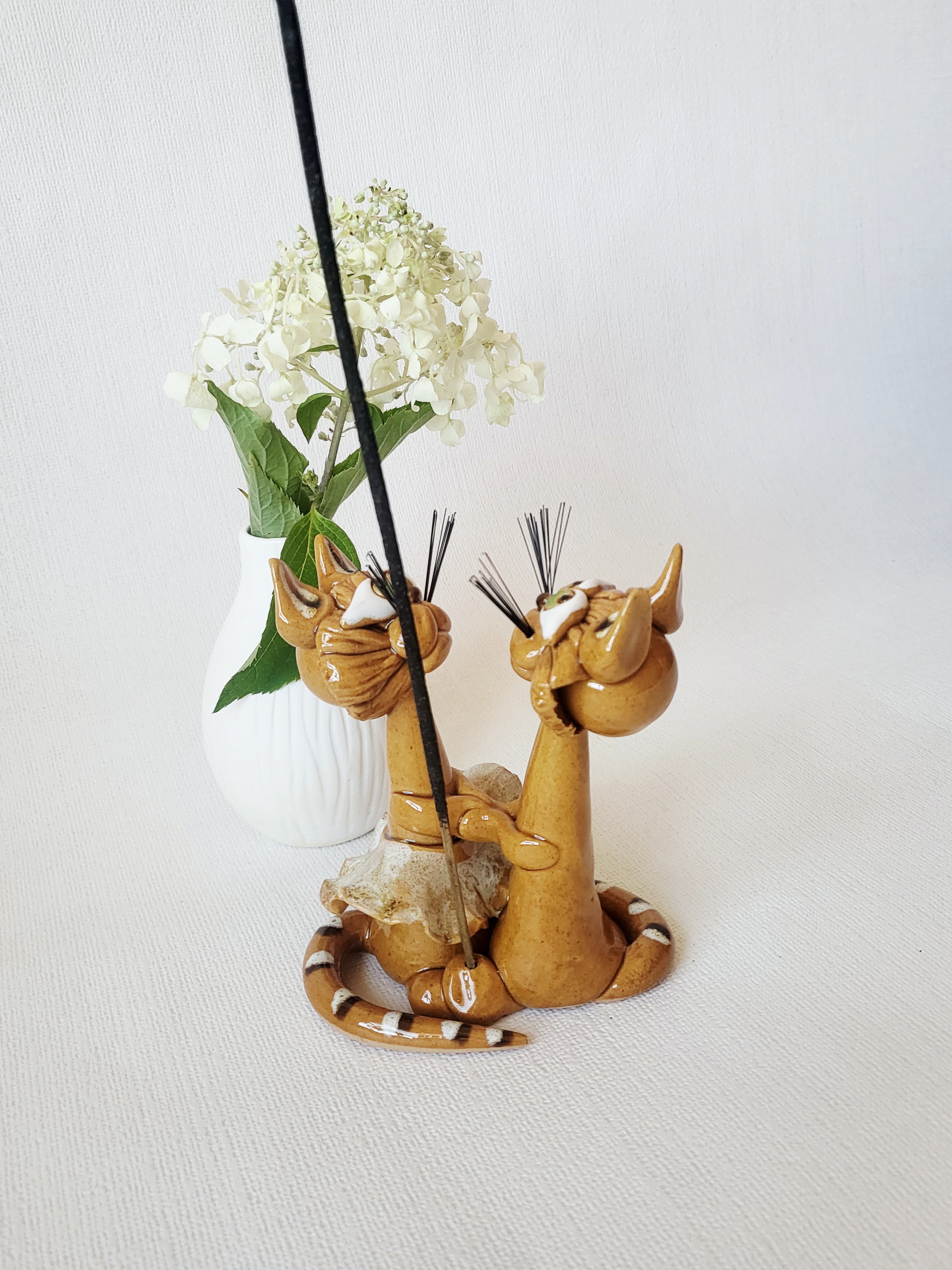 Handmade Ceramic Cat Couple Incense Holder – Romantic Cat Gift