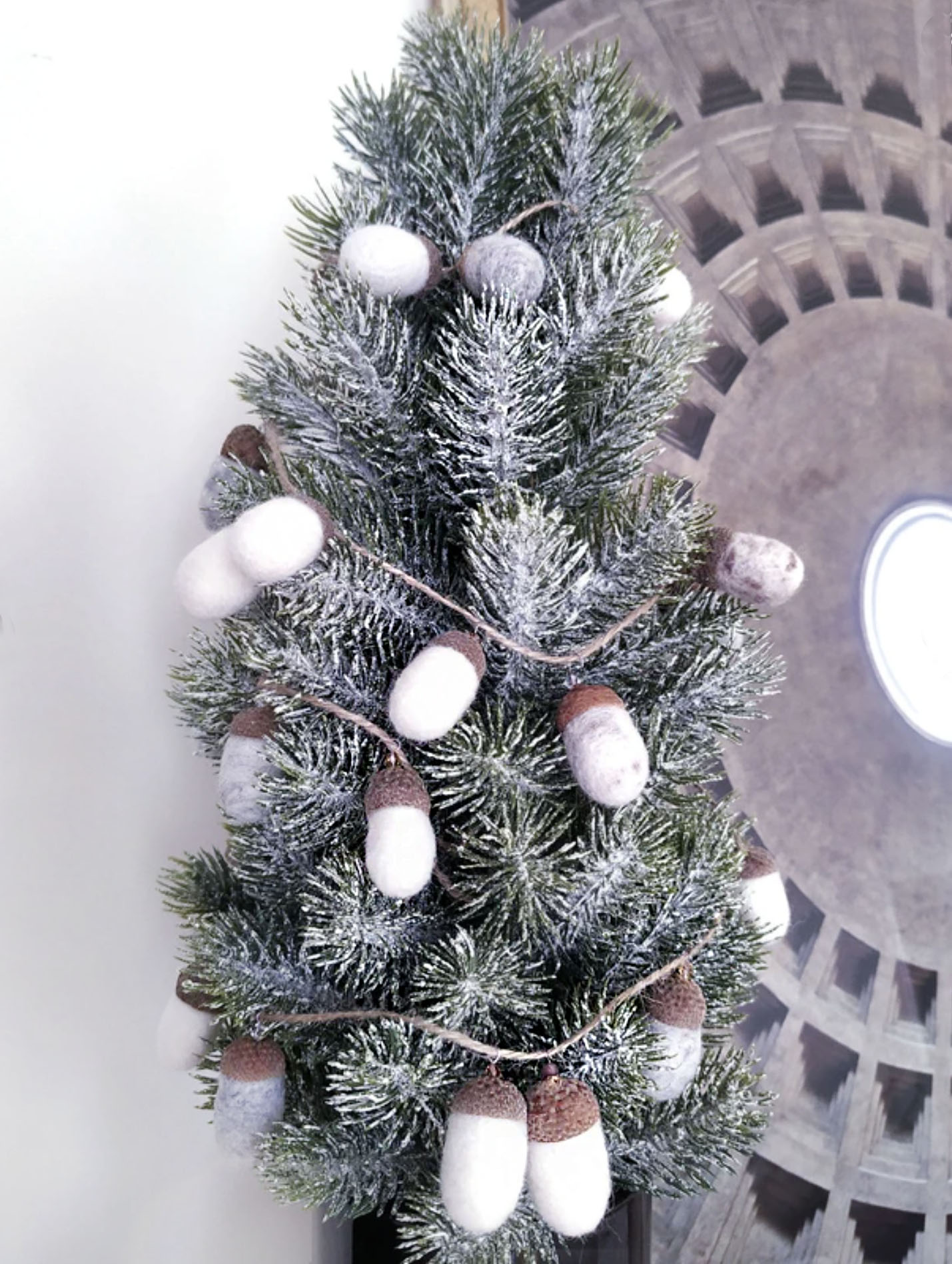 Wool felt acorn garland, photo 2