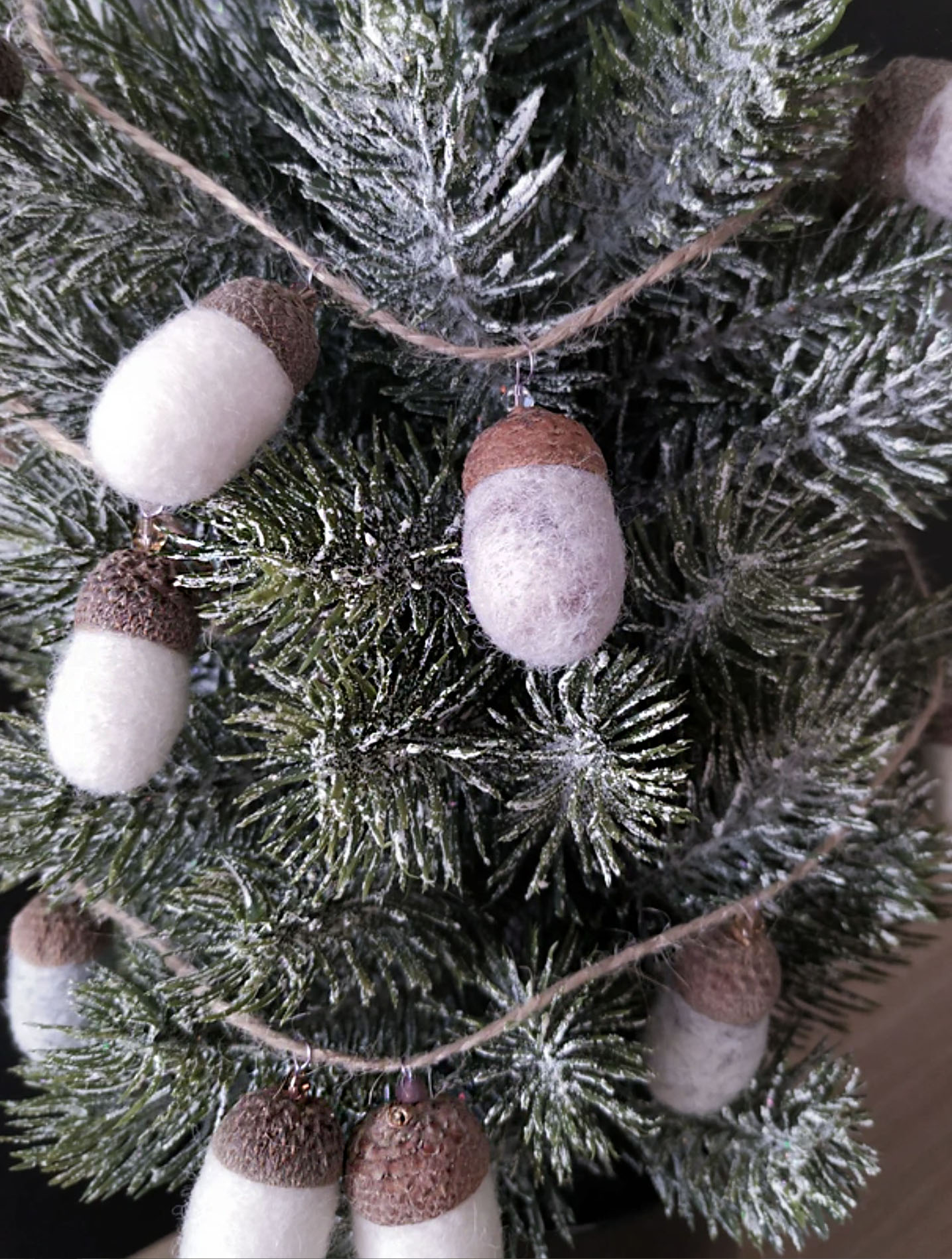 Wool felt acorn garland, photo 4