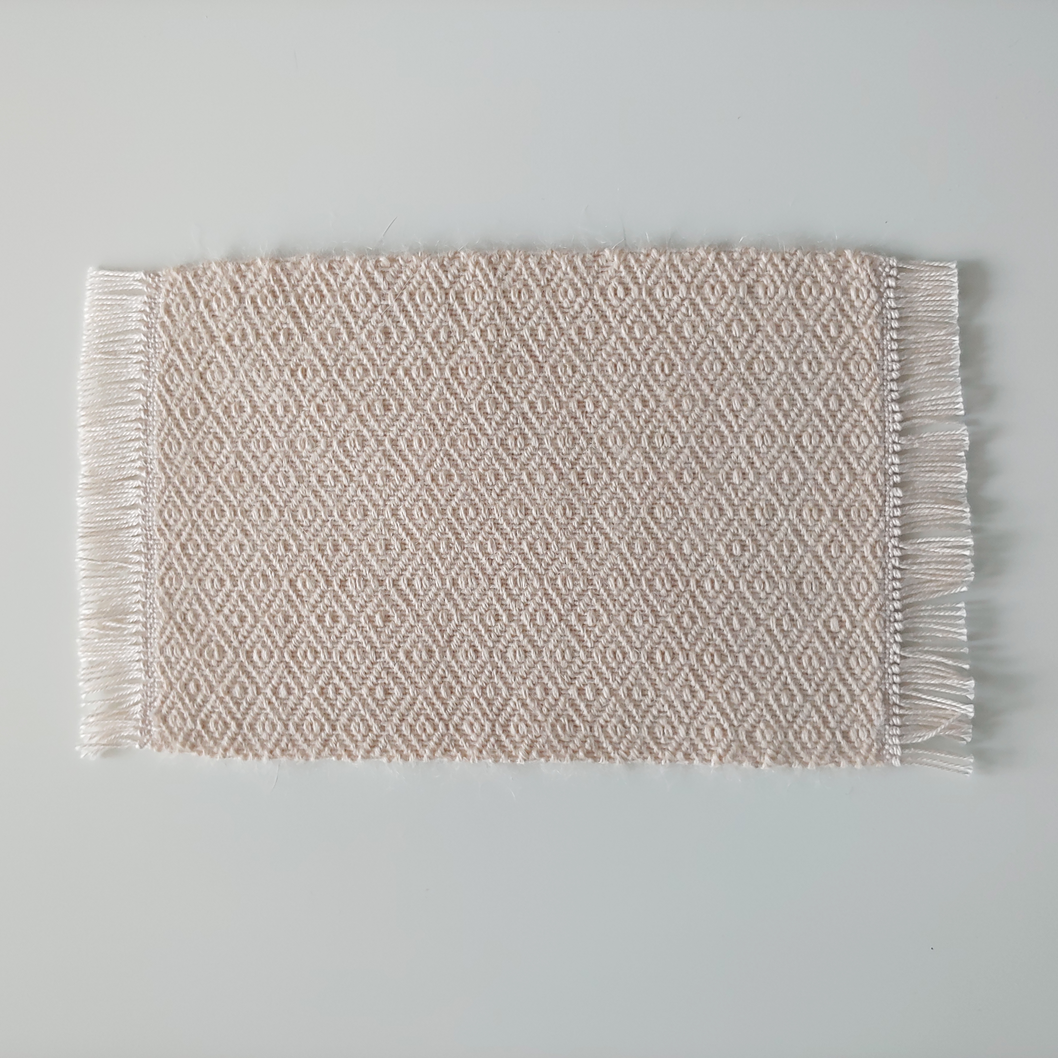 Hand-woven dollhouse rug in alpaca and silk, 11 x 19,5 cm, photo 4