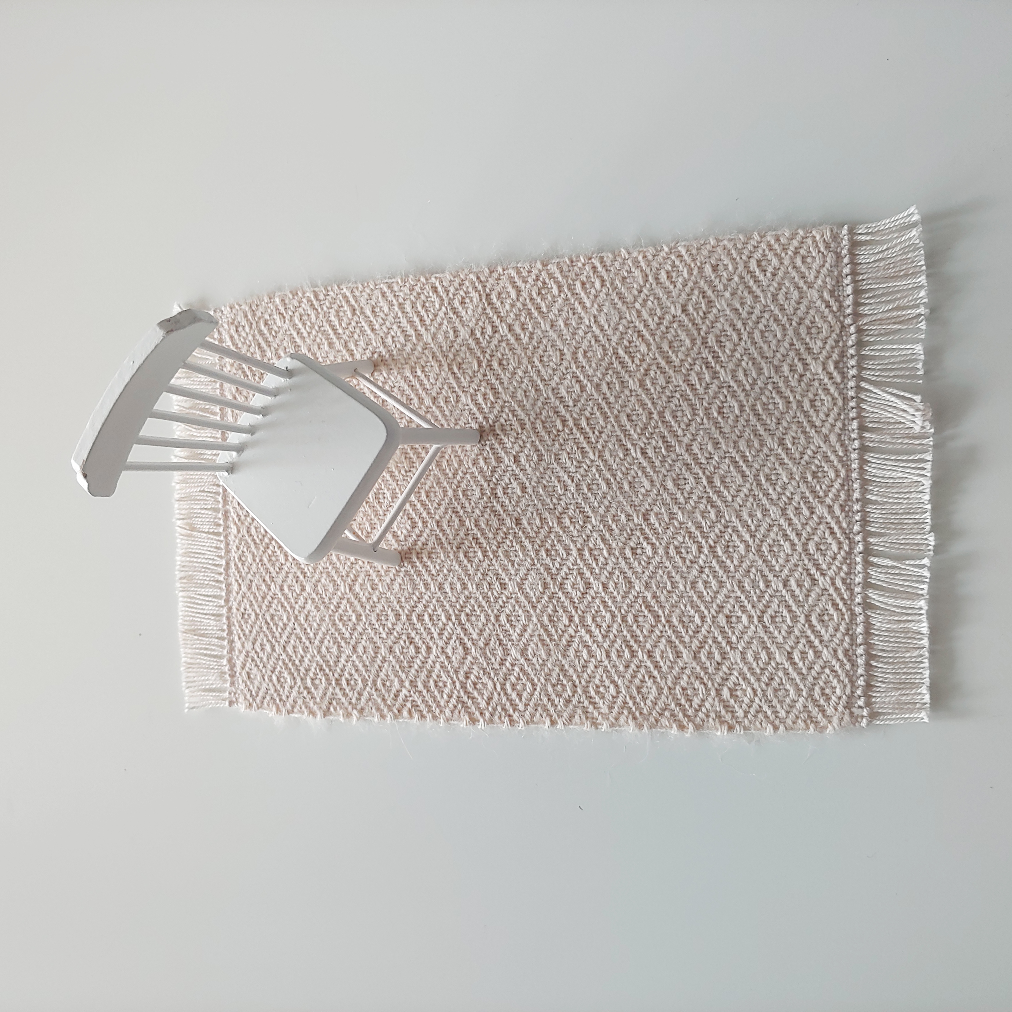 Hand-woven dollhouse rug in alpaca and silk, 11 x 19,5 cm, photo 3