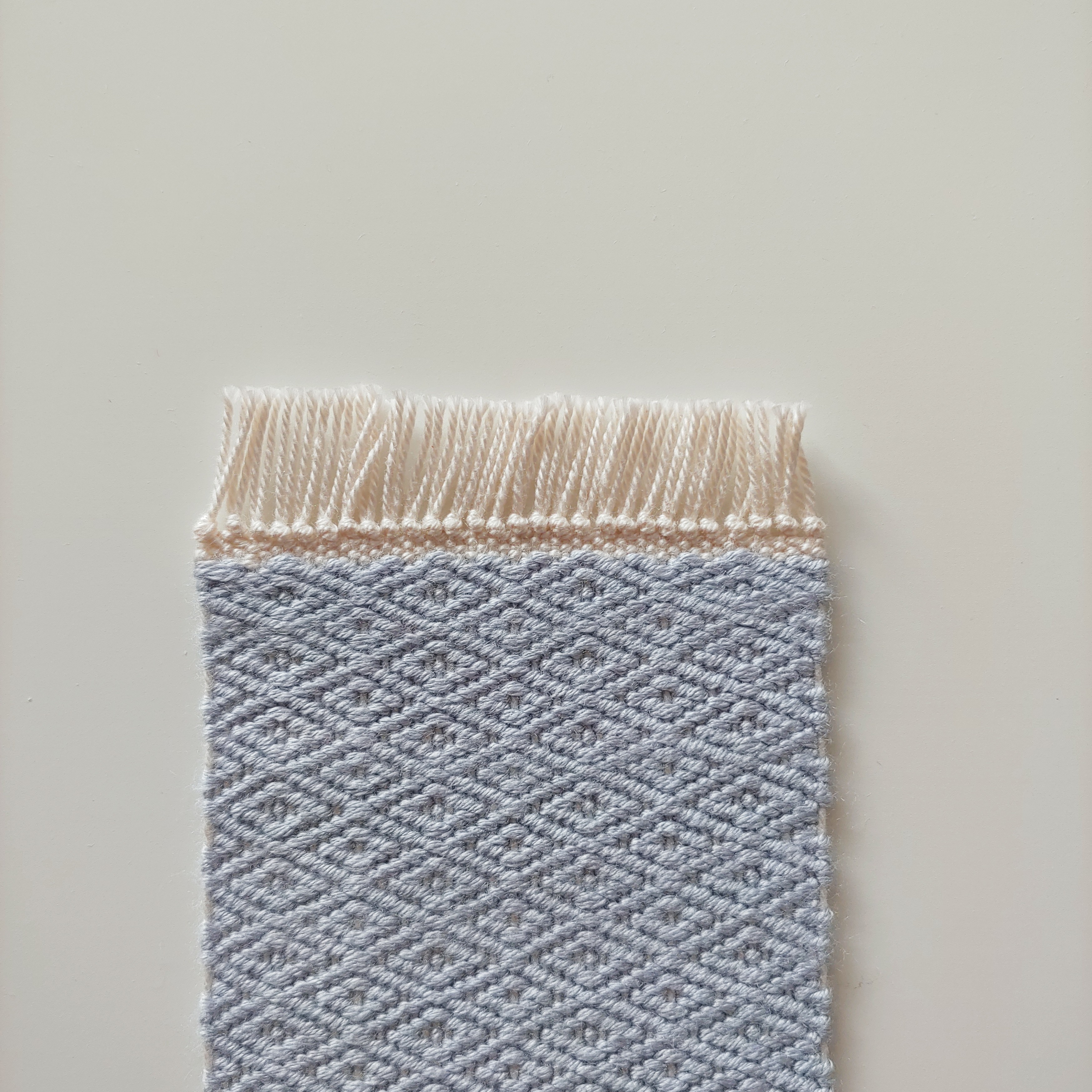 Hand-woven dollhouse rug in alpaca and silk, 6 x 11 cm, photo 2
