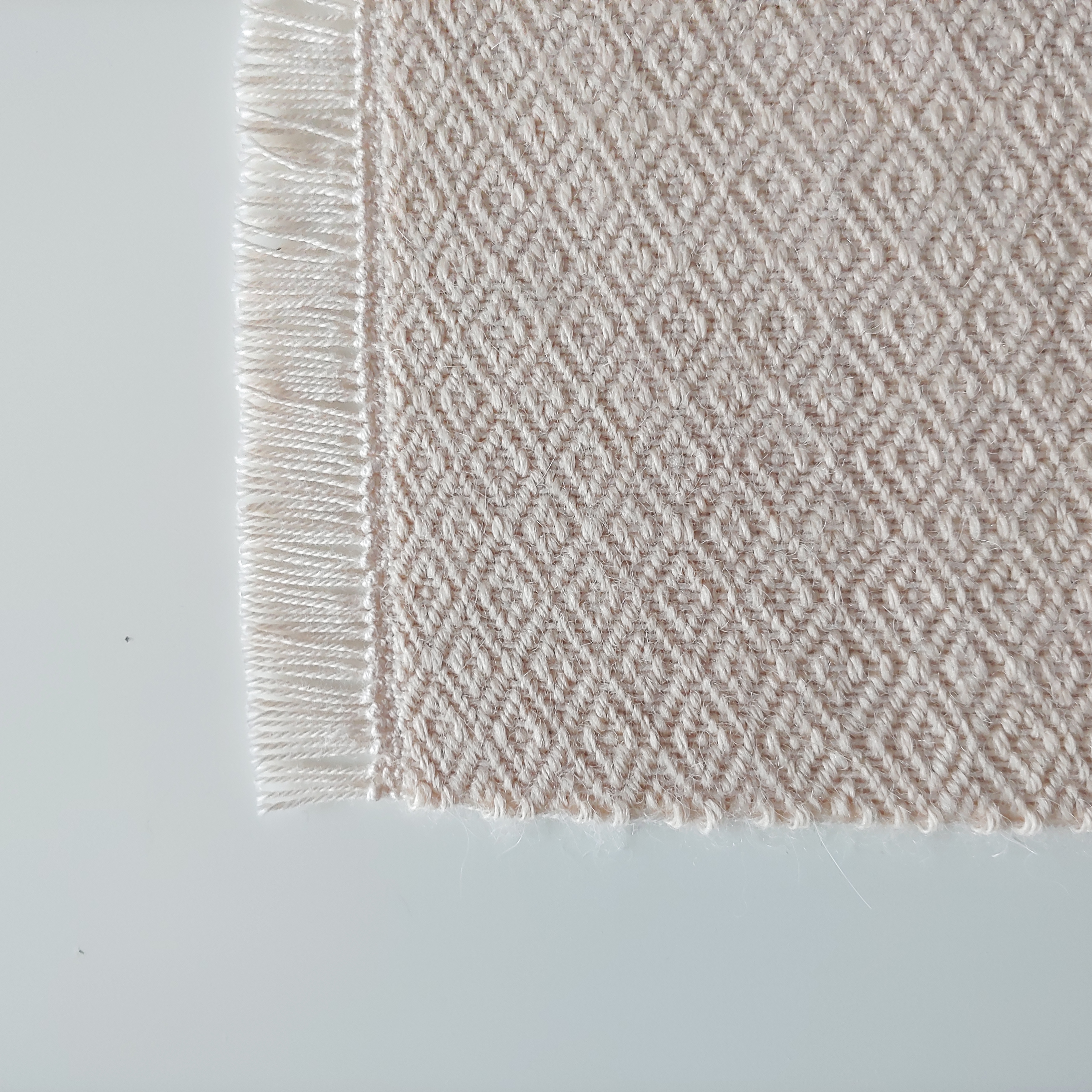 Hand-woven dollhouse rug in alpaca and silk, 11 x 19,5 cm, photo 2