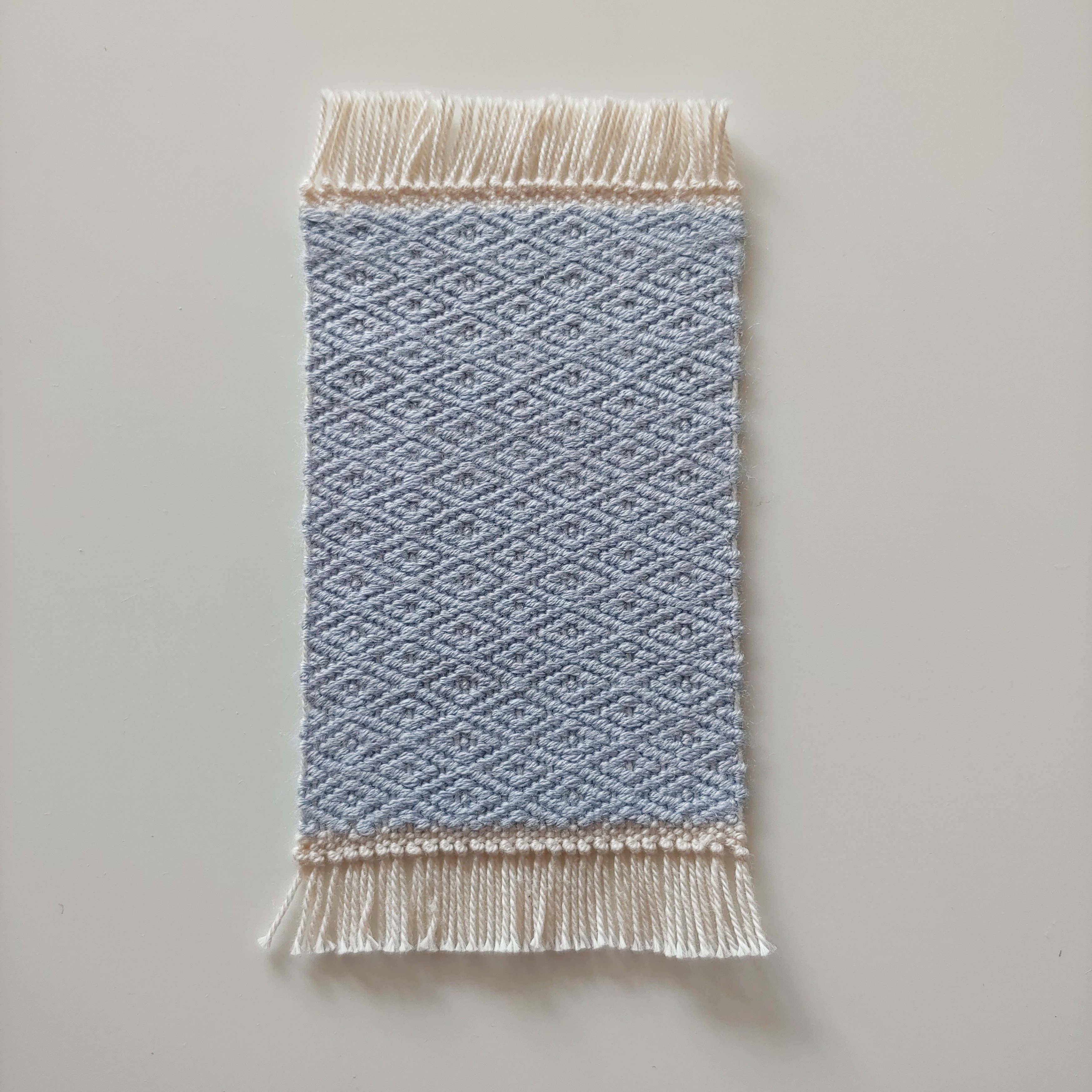 Hand-woven dollhouse rug in alpaca and silk, 6 x 11 cm