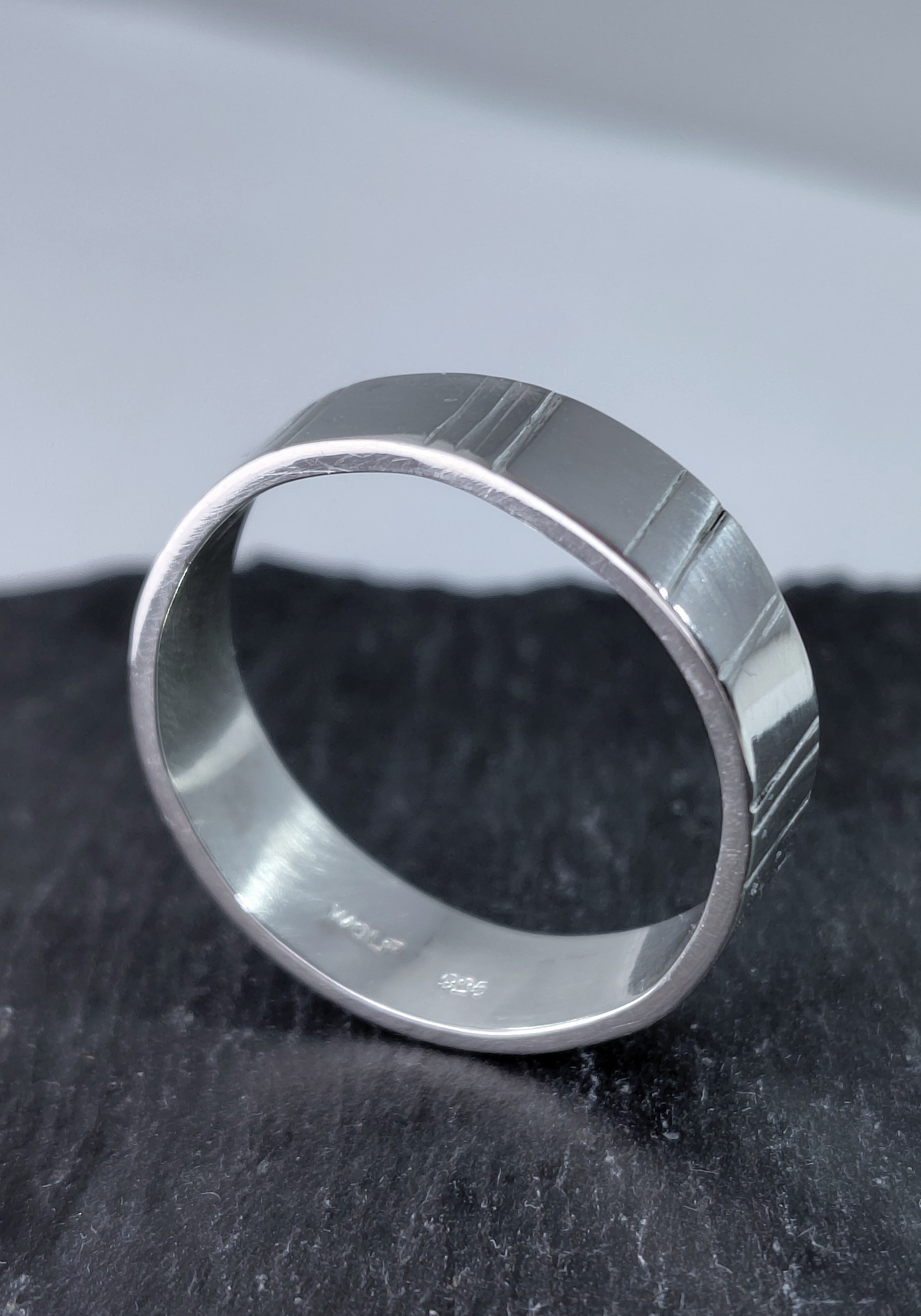 Sterling silver band ring with vertical groove pattern, photo 5
