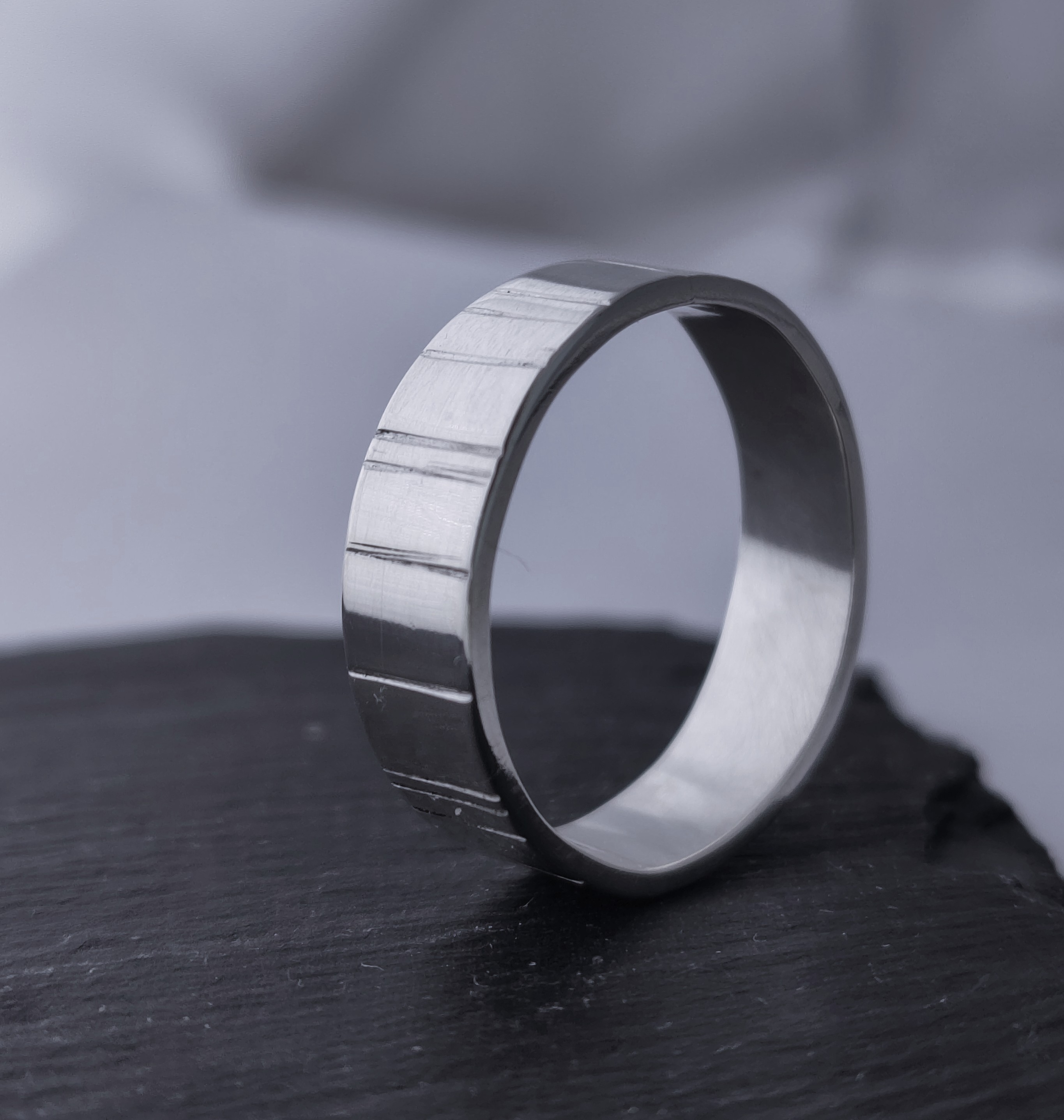 Sterling silver band ring with vertical groove pattern