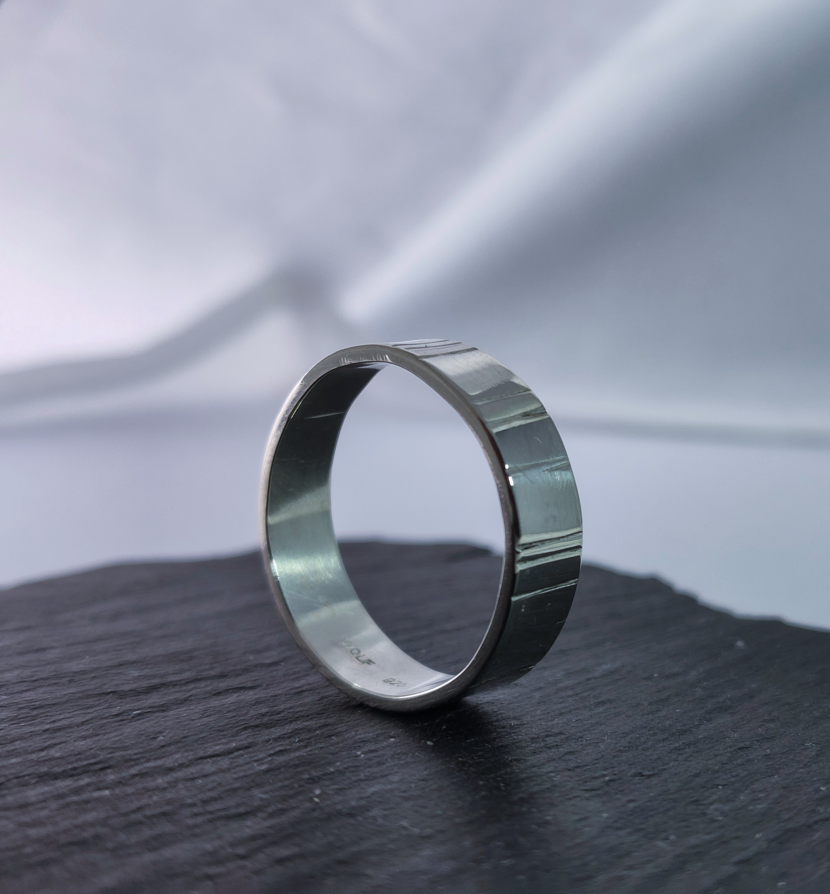 Sterling silver band ring with vertical groove pattern, photo 4