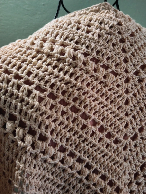 Beige Crocheted Boho Triangle Shawl / Stola, photo 5