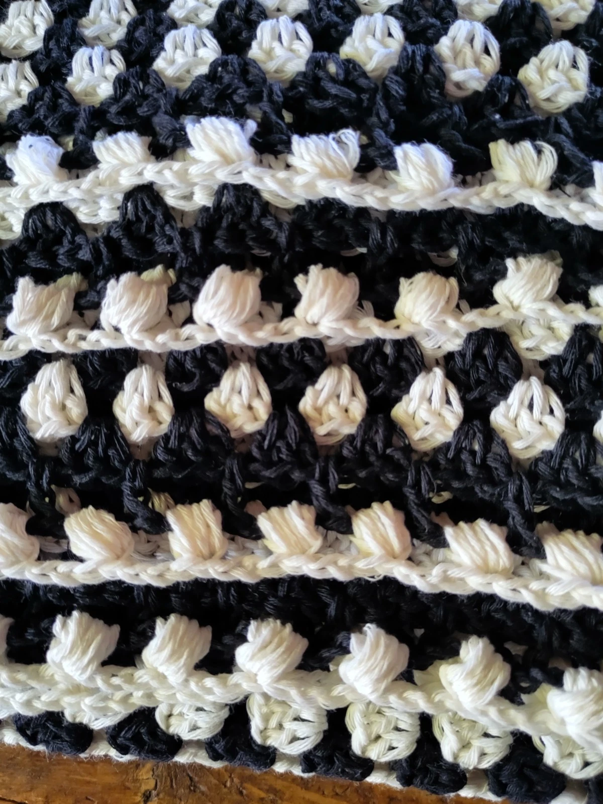 Large black & white crochet blanket (130 x 130 cm) – handmade in Italy from quality cotton yarn, photo 6