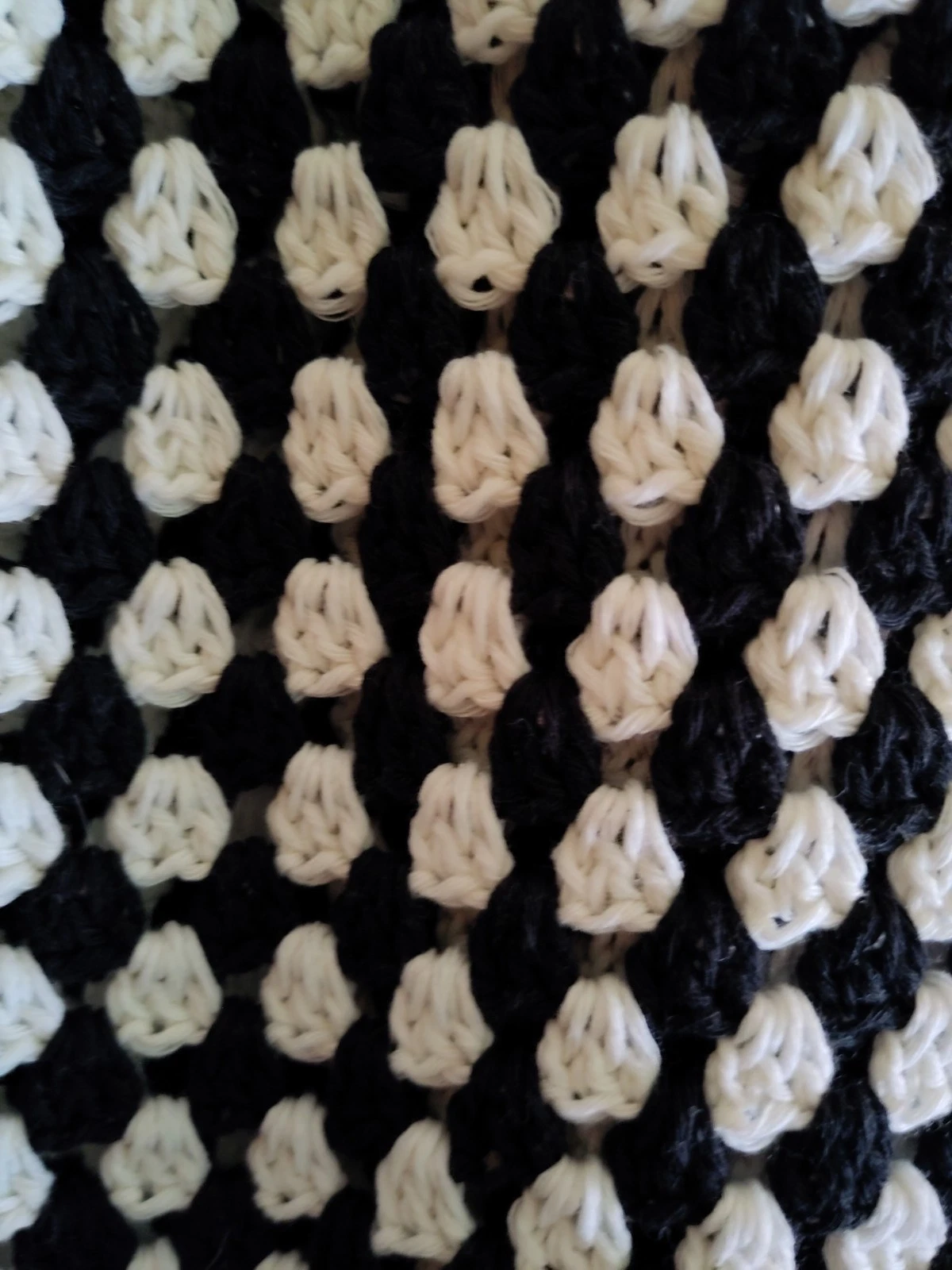 Large black & white crochet blanket (130 x 130 cm) – handmade in Italy from quality cotton yarn, photo 4