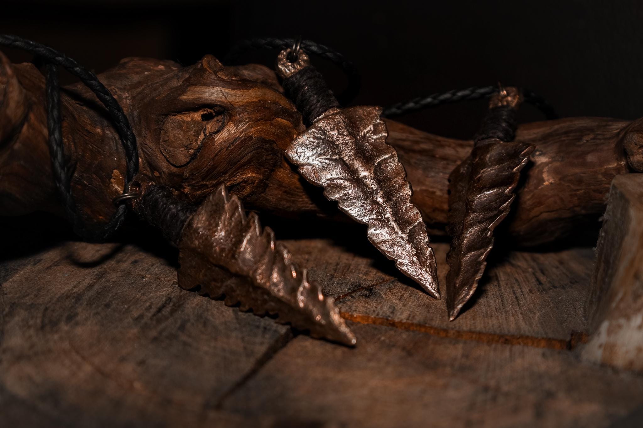 Bronze Arrowhead Talisman “Ashes”– Hand Cast Spearhead Pendant, Primal Primitive Talisman, Dark Fantasy Amulet, photo 6