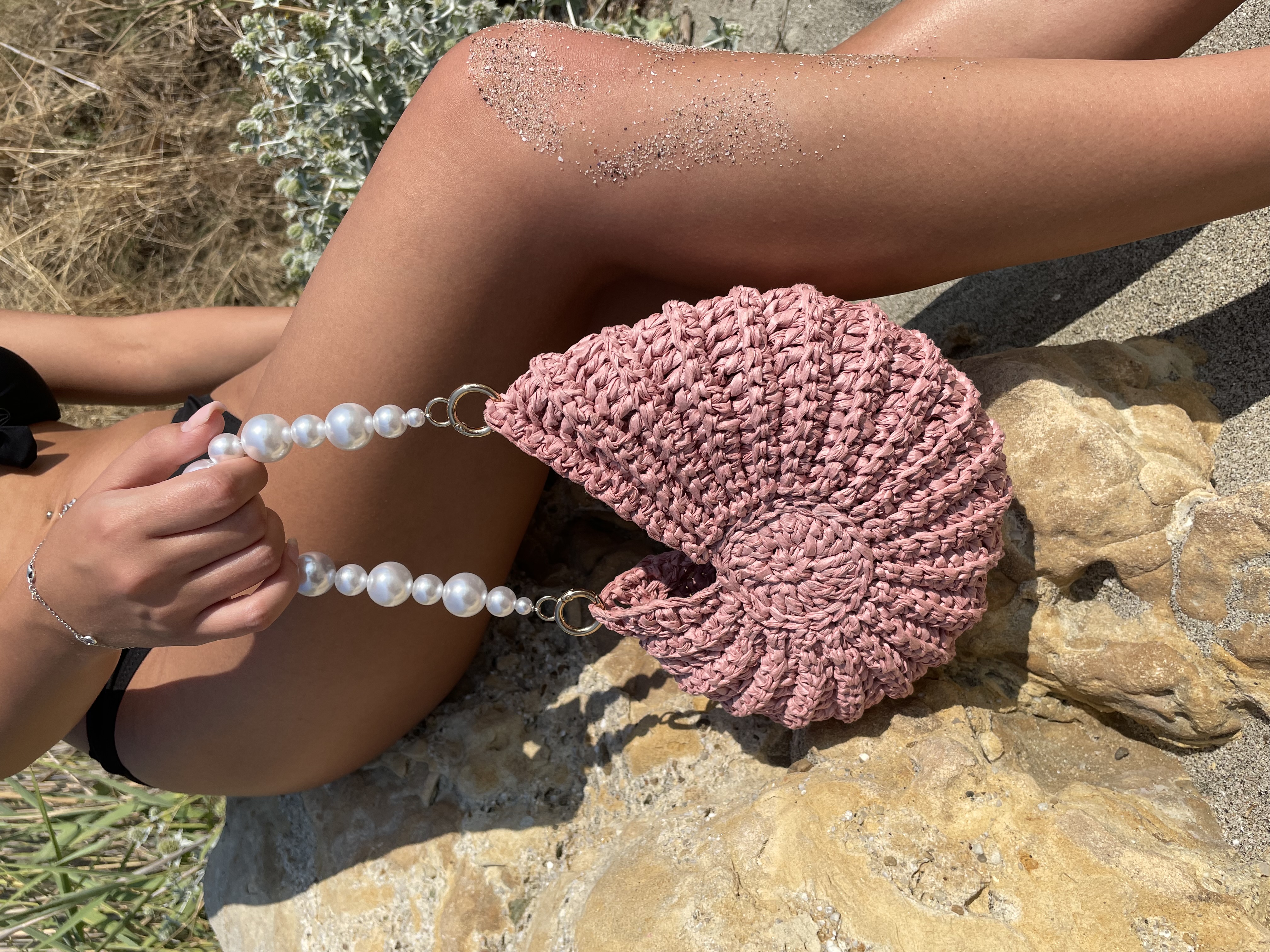 Raffia berry shell bag