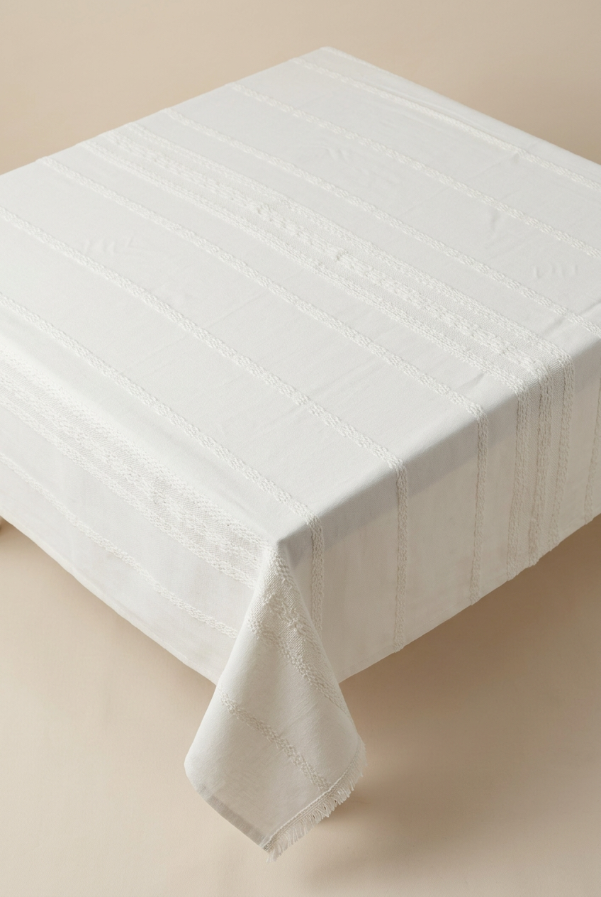 White Woven Tablecloth with Decorative Texture – 115 × 115 cm, photo 3