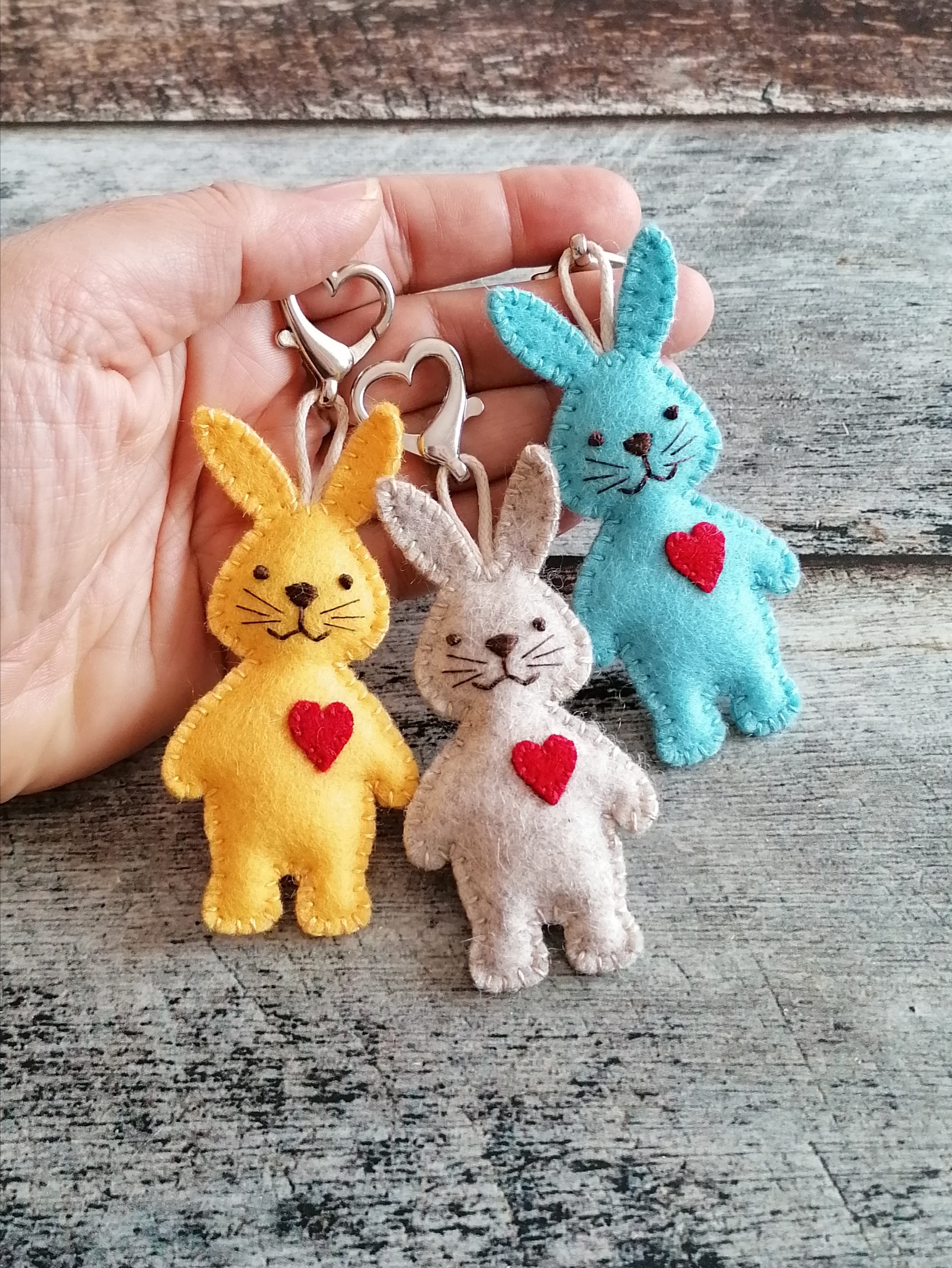 Wool felt bunny keychain