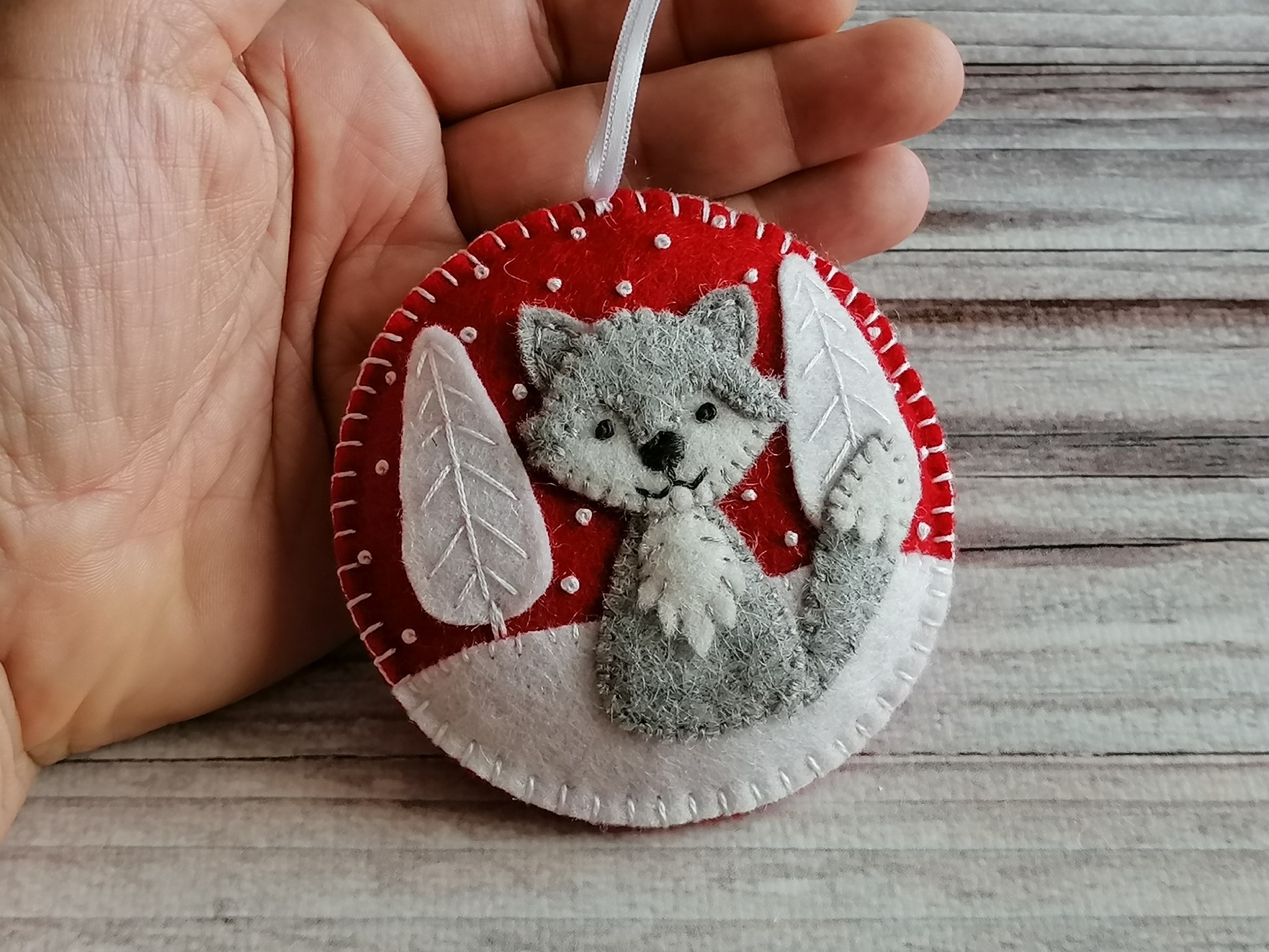 Wool felt Christmas Woodland ornaments, Bear, Owl and Fox, Red background, photo 3