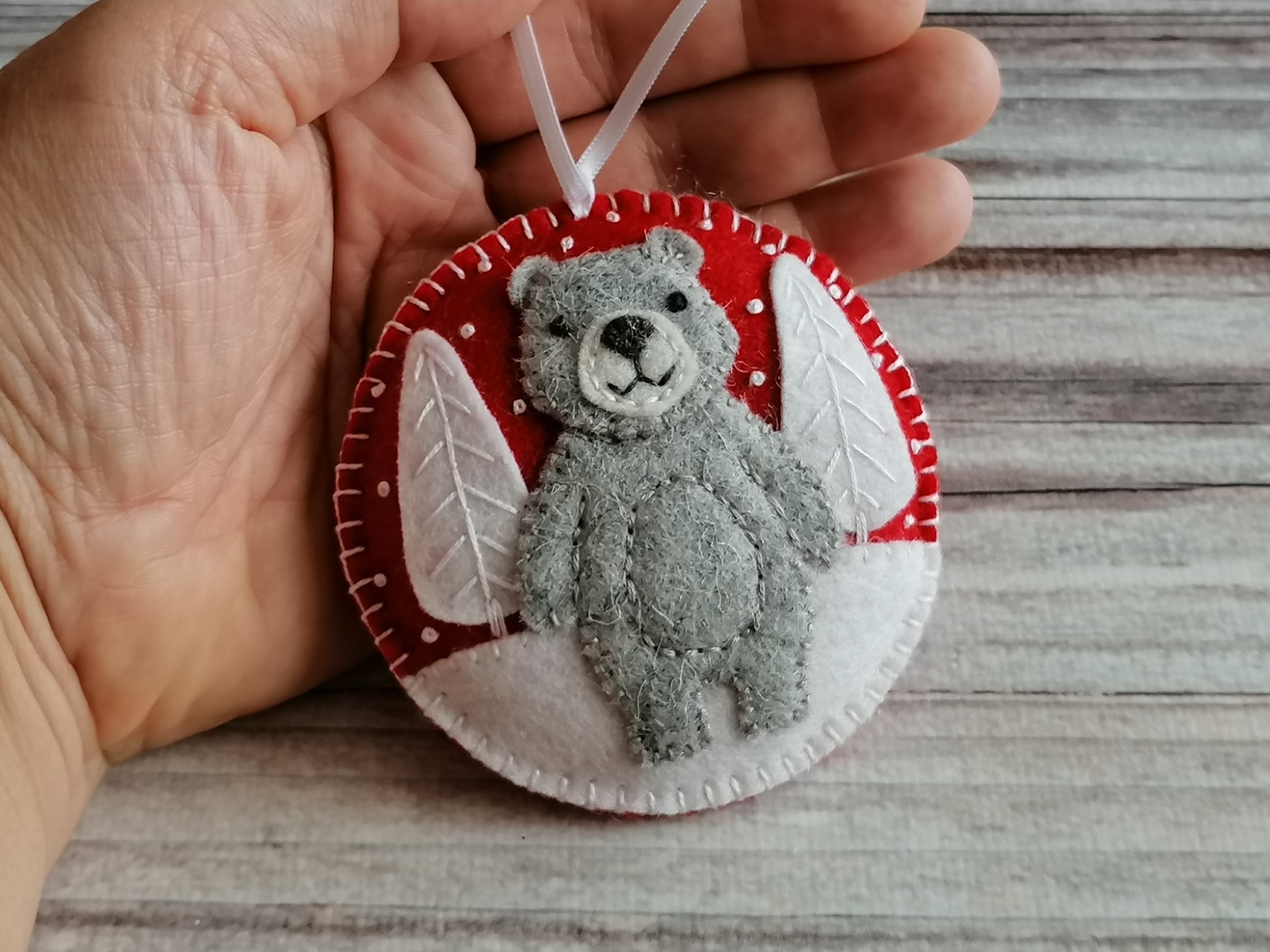 Wool felt Christmas Woodland ornaments, Bear, Owl and Fox, Red background, photo 4