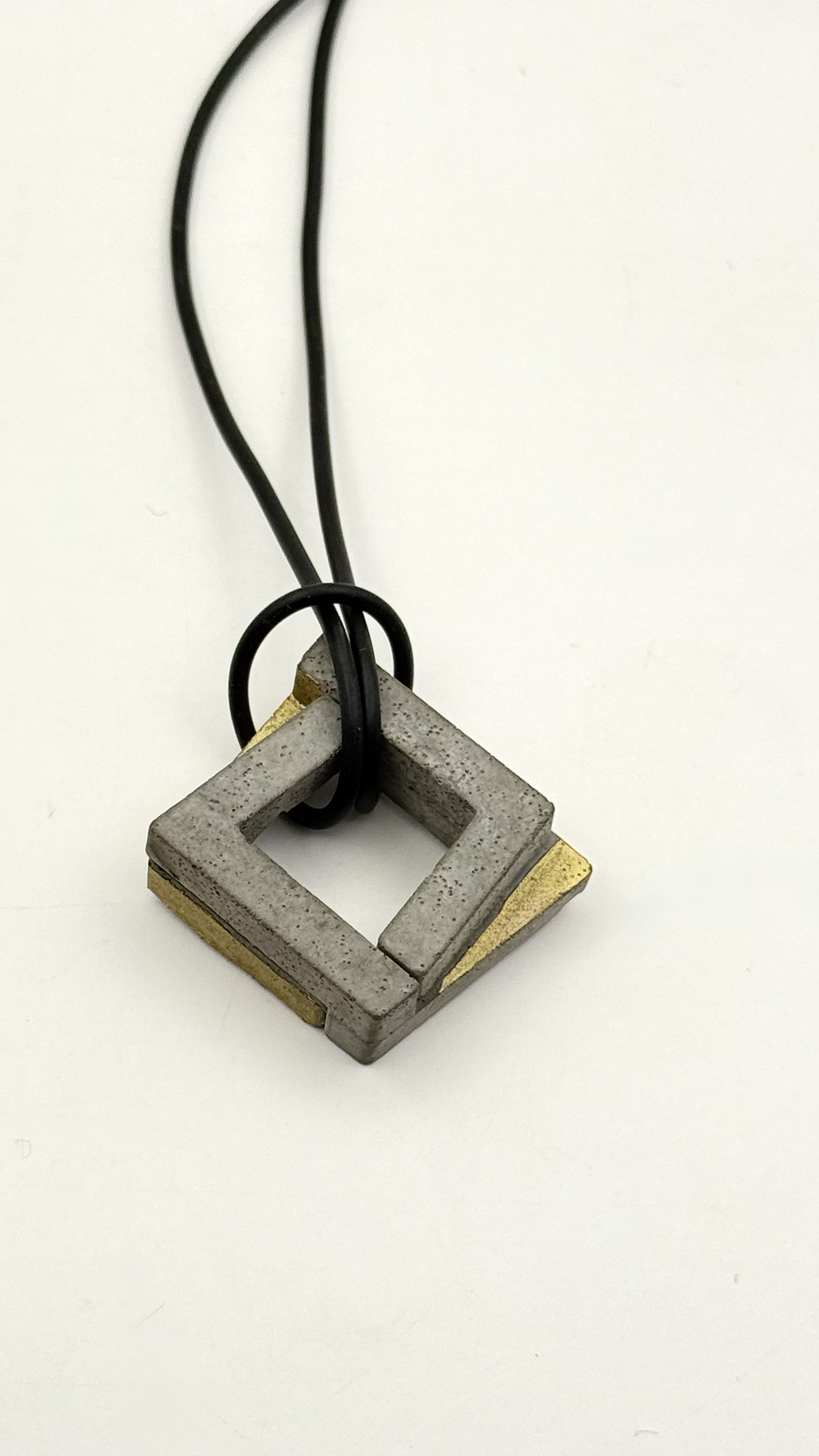 Long concrete pendant, photo 2