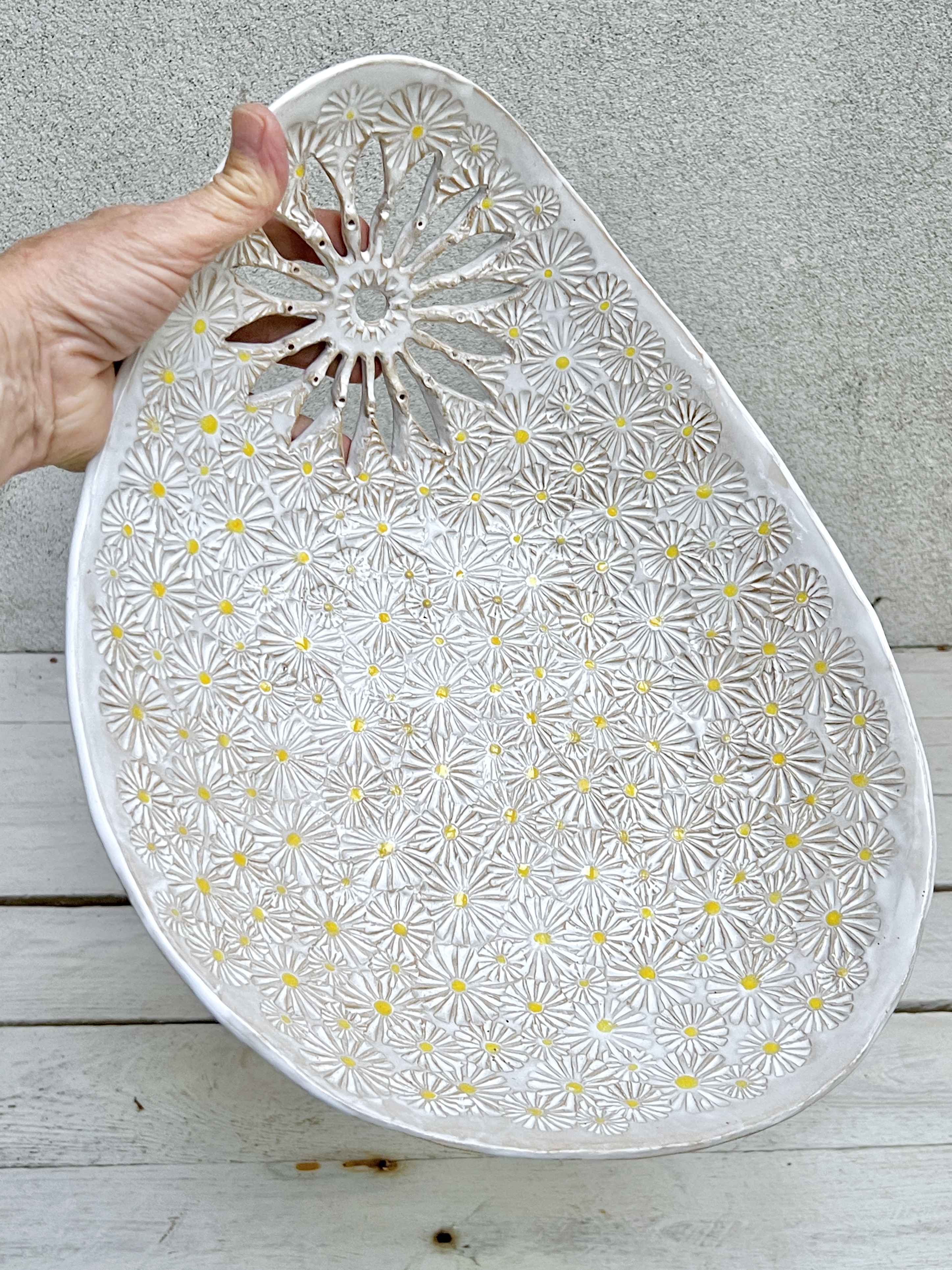 White ceramic bowl with an openwork flower, photo 2