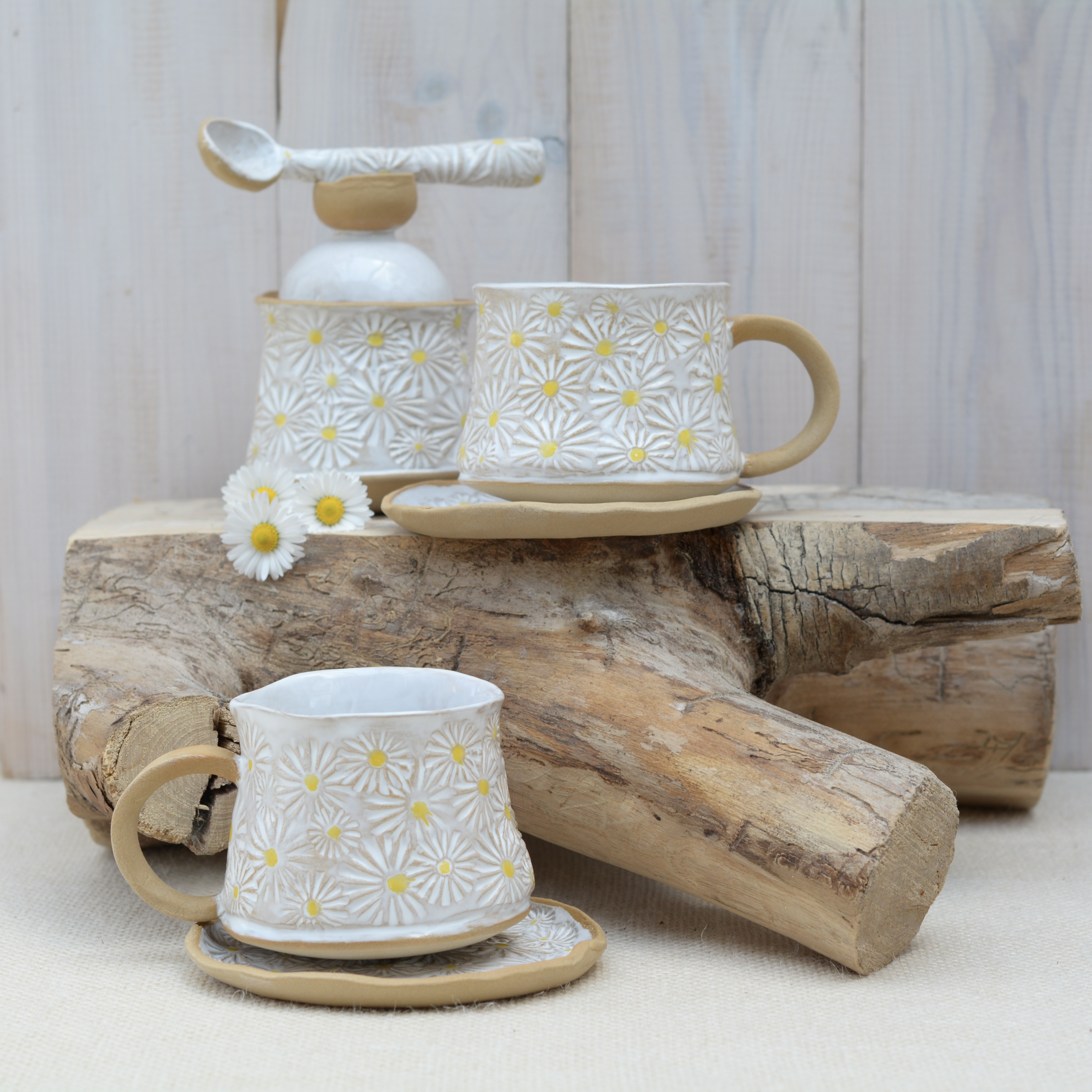 White teacup with saucer daisy meadow motif, photo 3