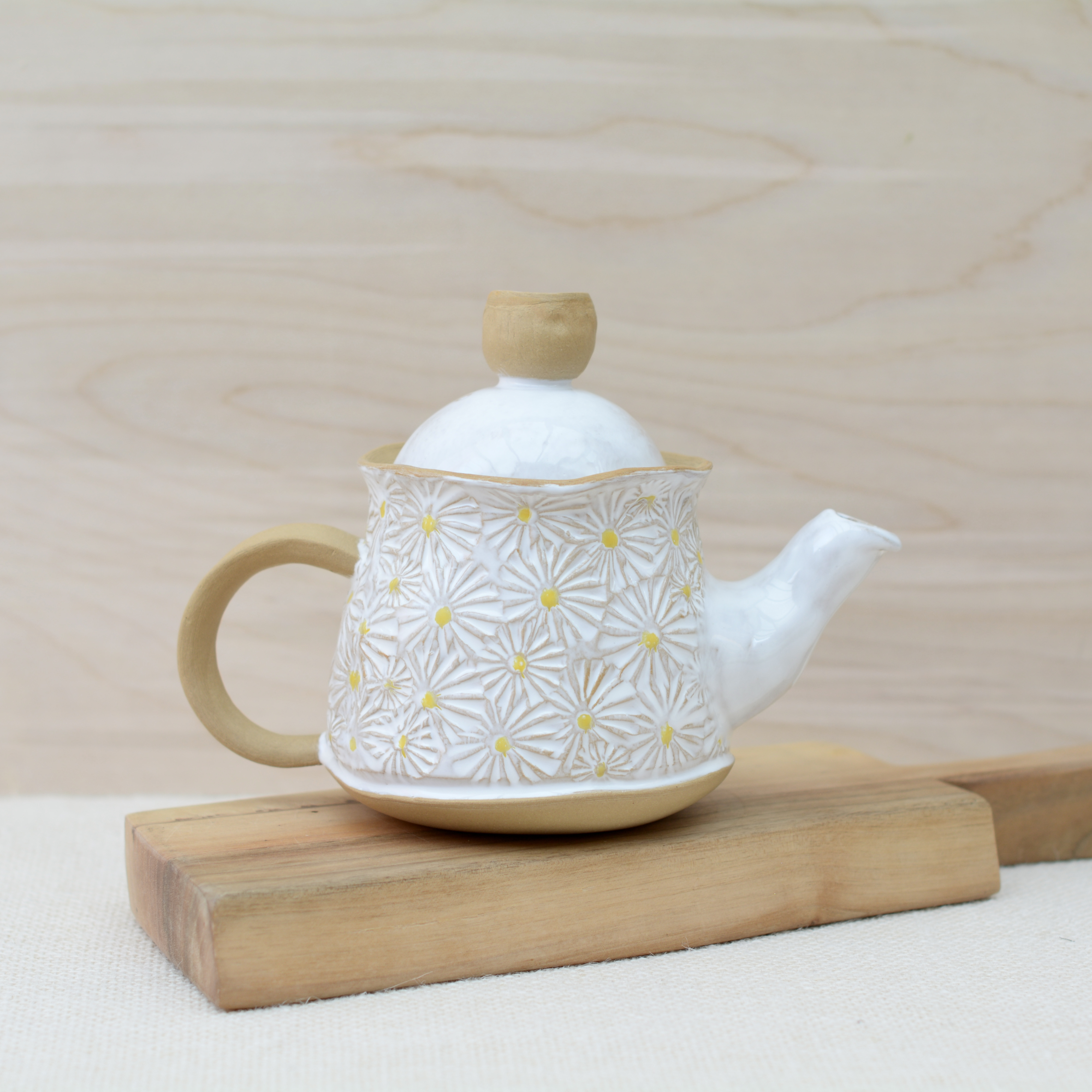 White teapot daisy meadow motif, photo 2