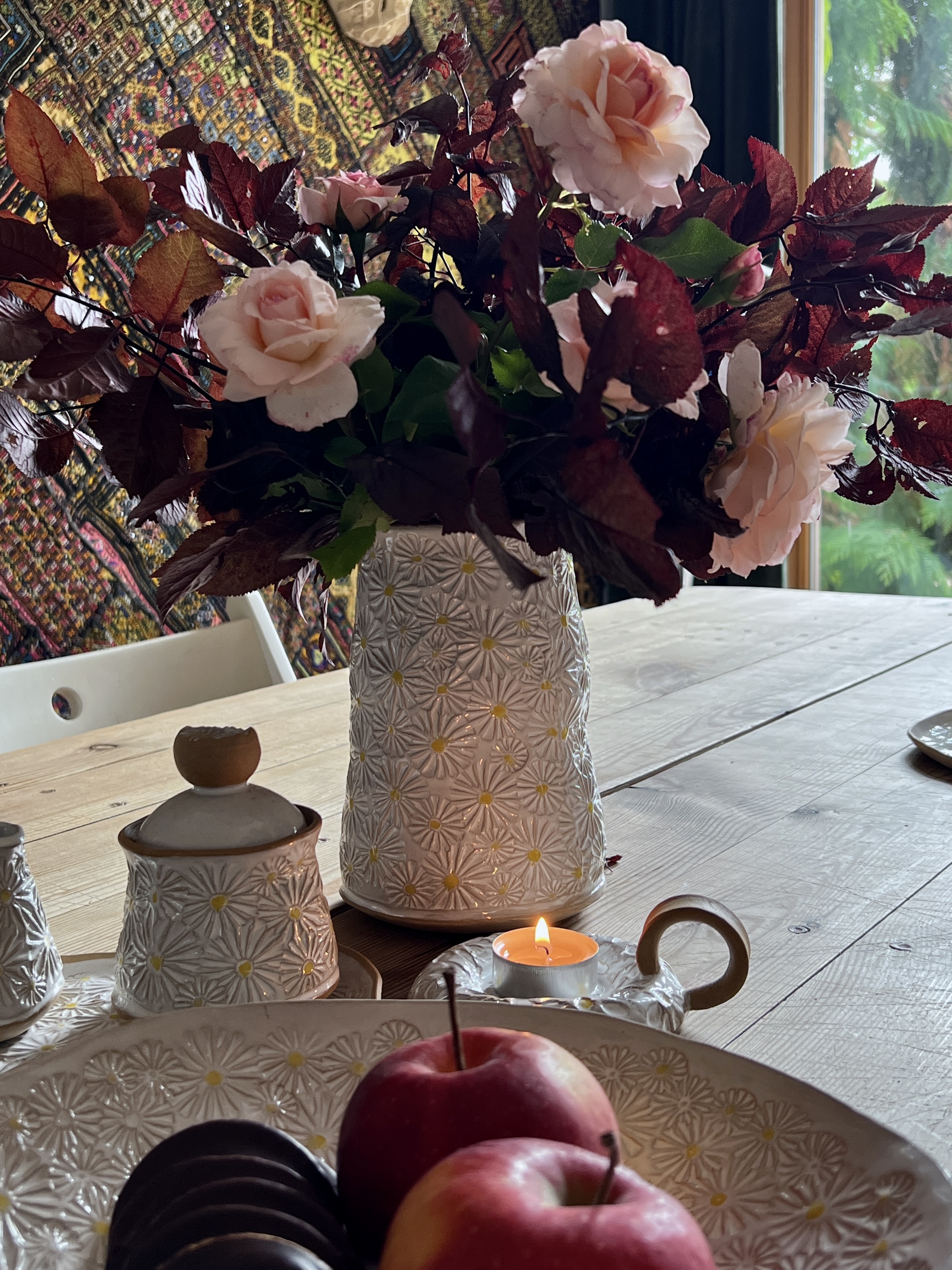 White vase daisy meadow motif, photo 5