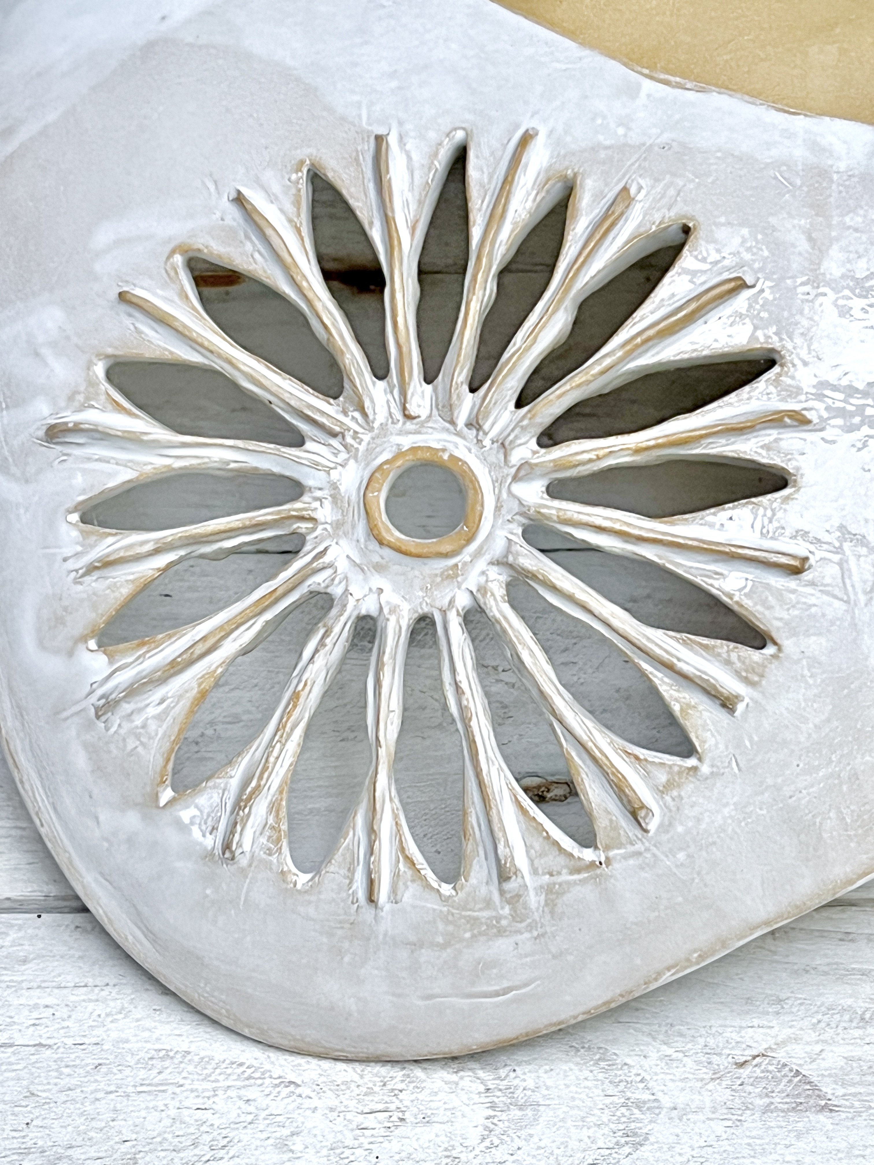 White ceramic bowl with an openwork flower, photo 5