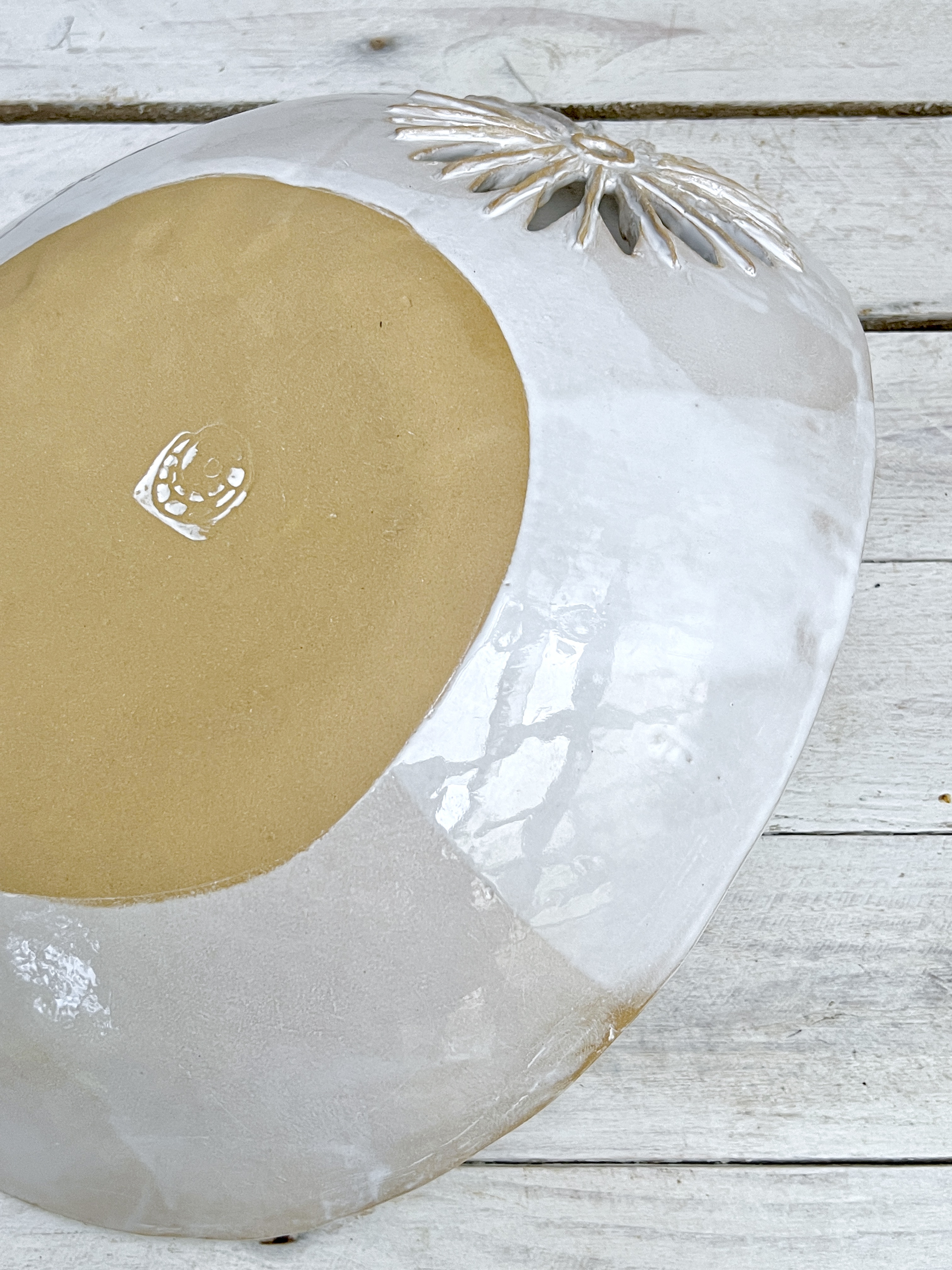 White ceramic bowl with an openwork flower, photo 4