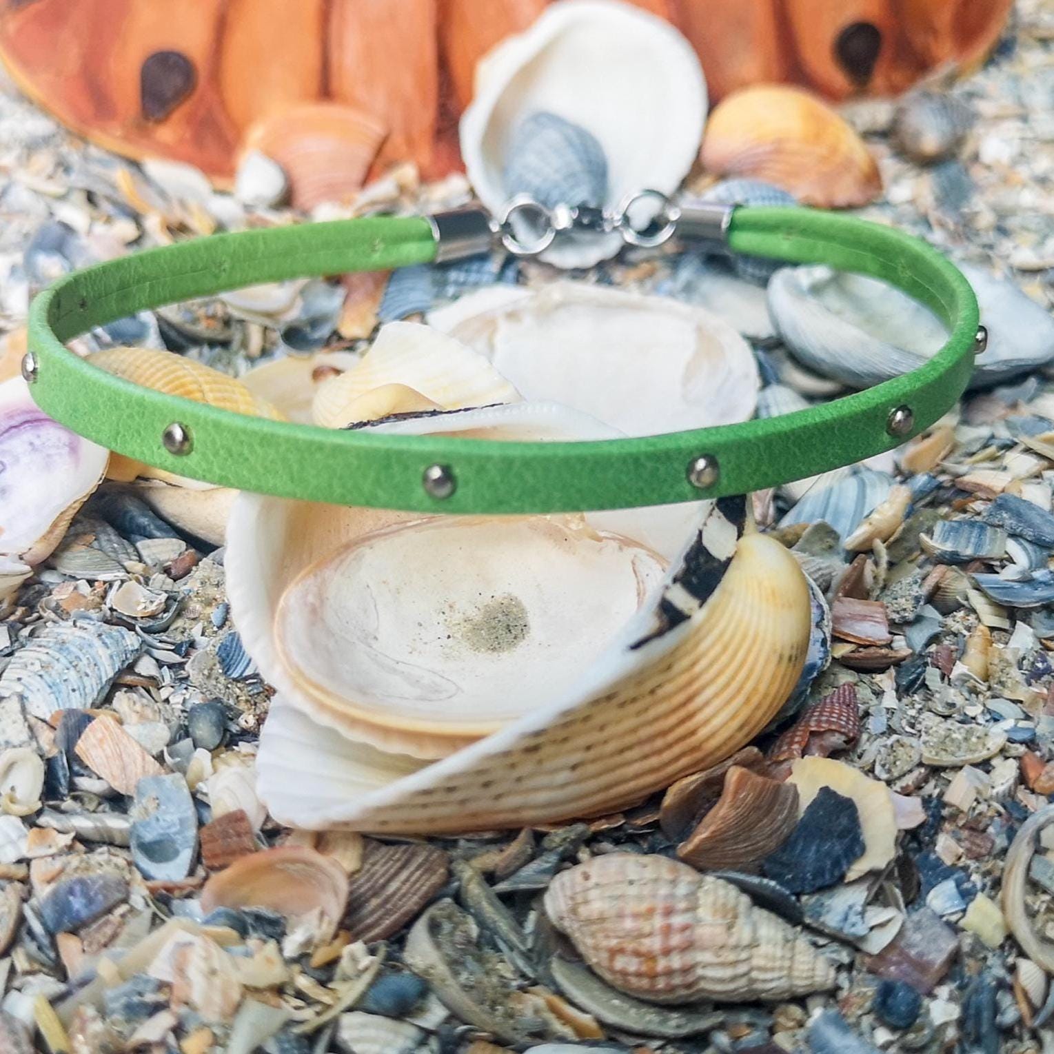 Minimalist genuine leather bracelet with rivets, green wristband, photo 2