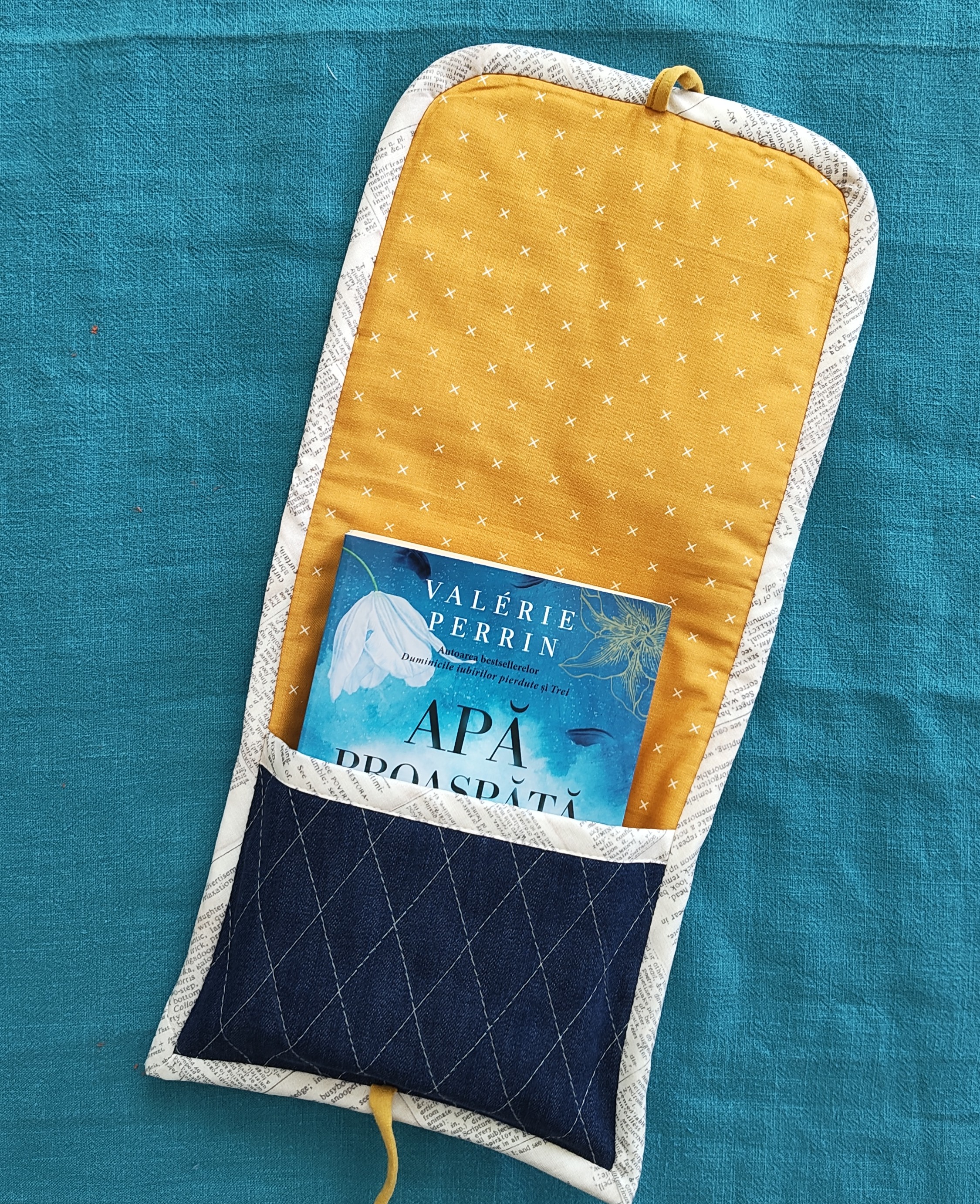 Quilted book sleeve, photo 2