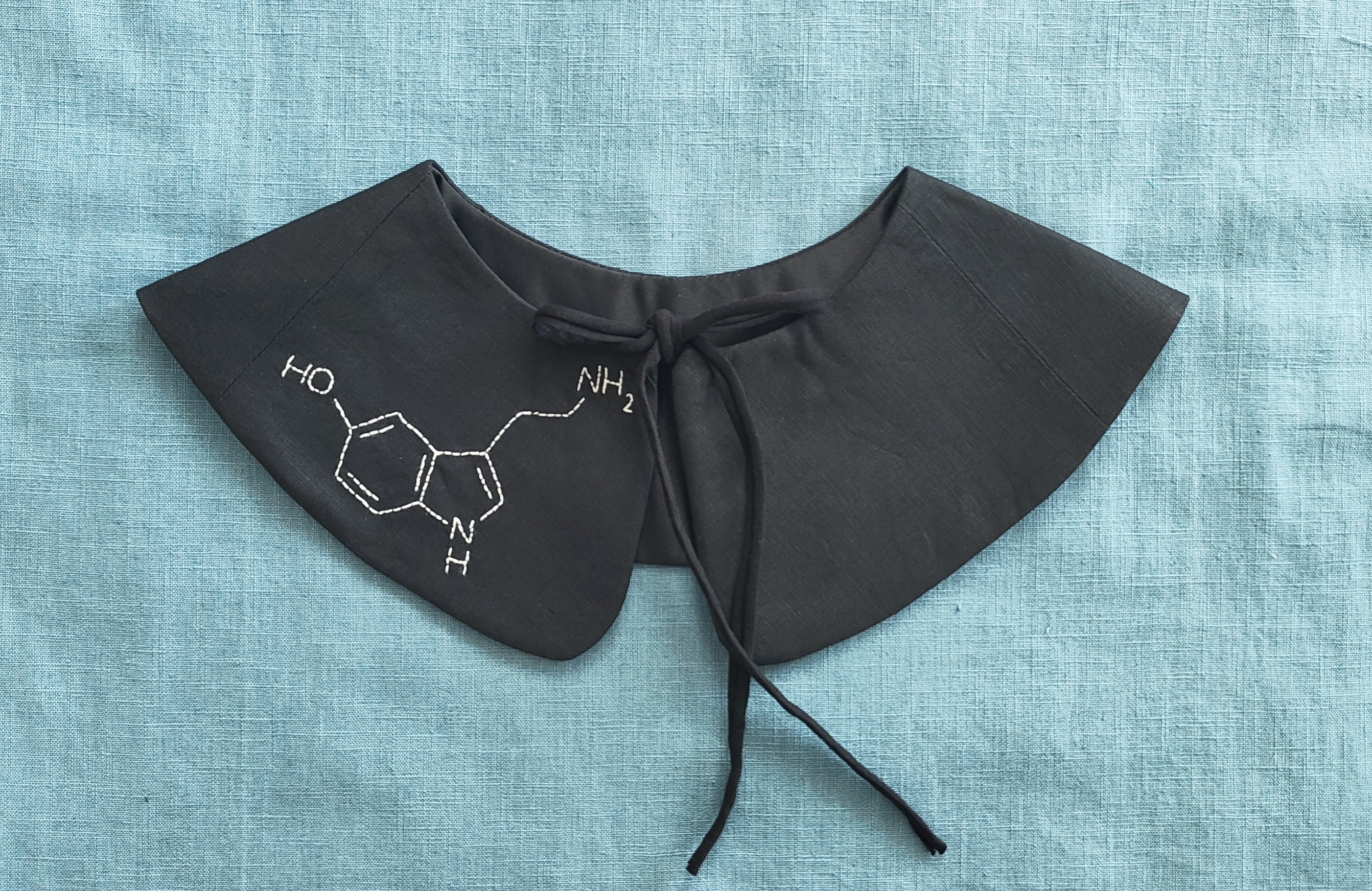 Linen embroidered detachable collar, reversible, serotonin 