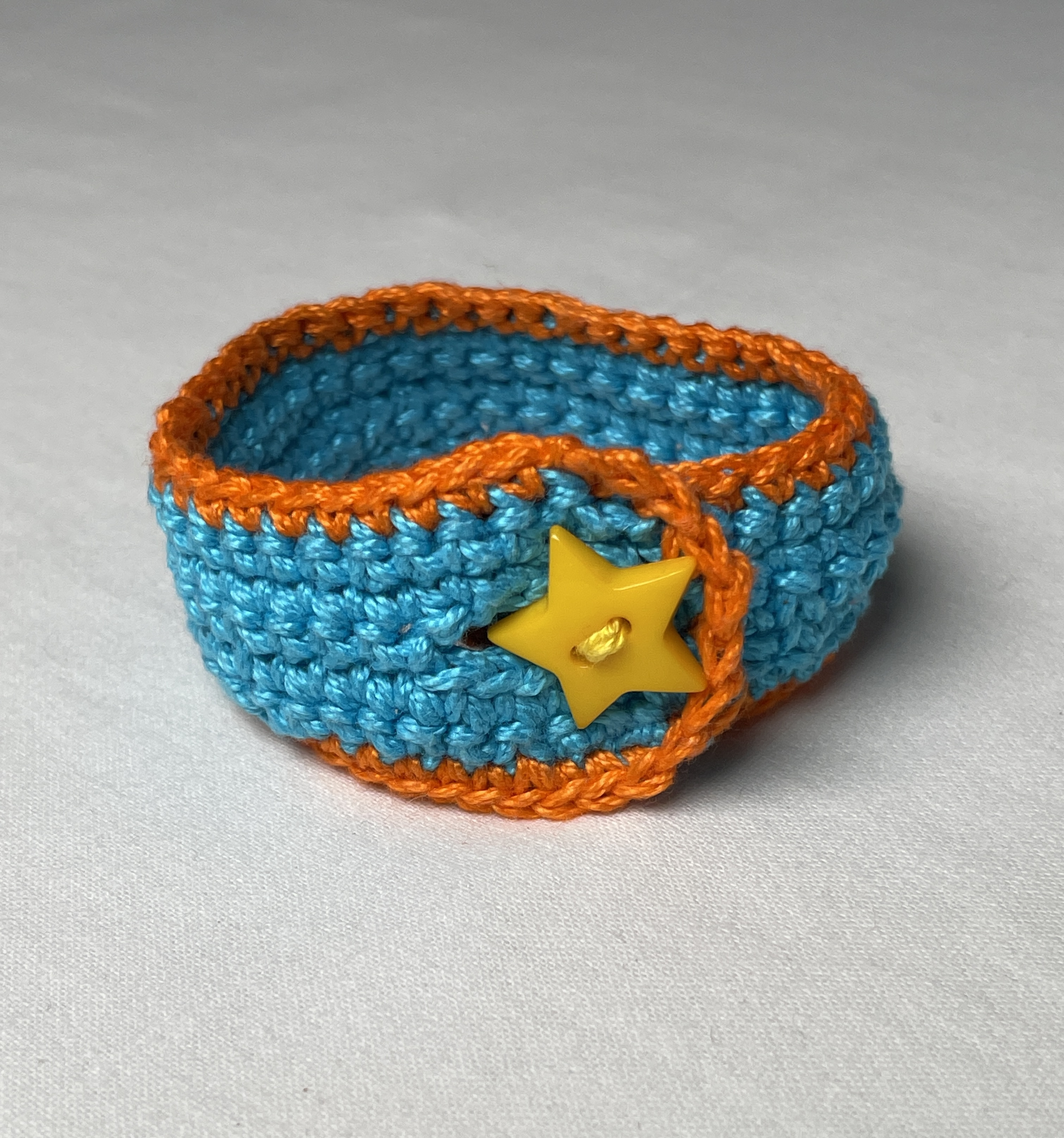 Crochet wristband, turquoise