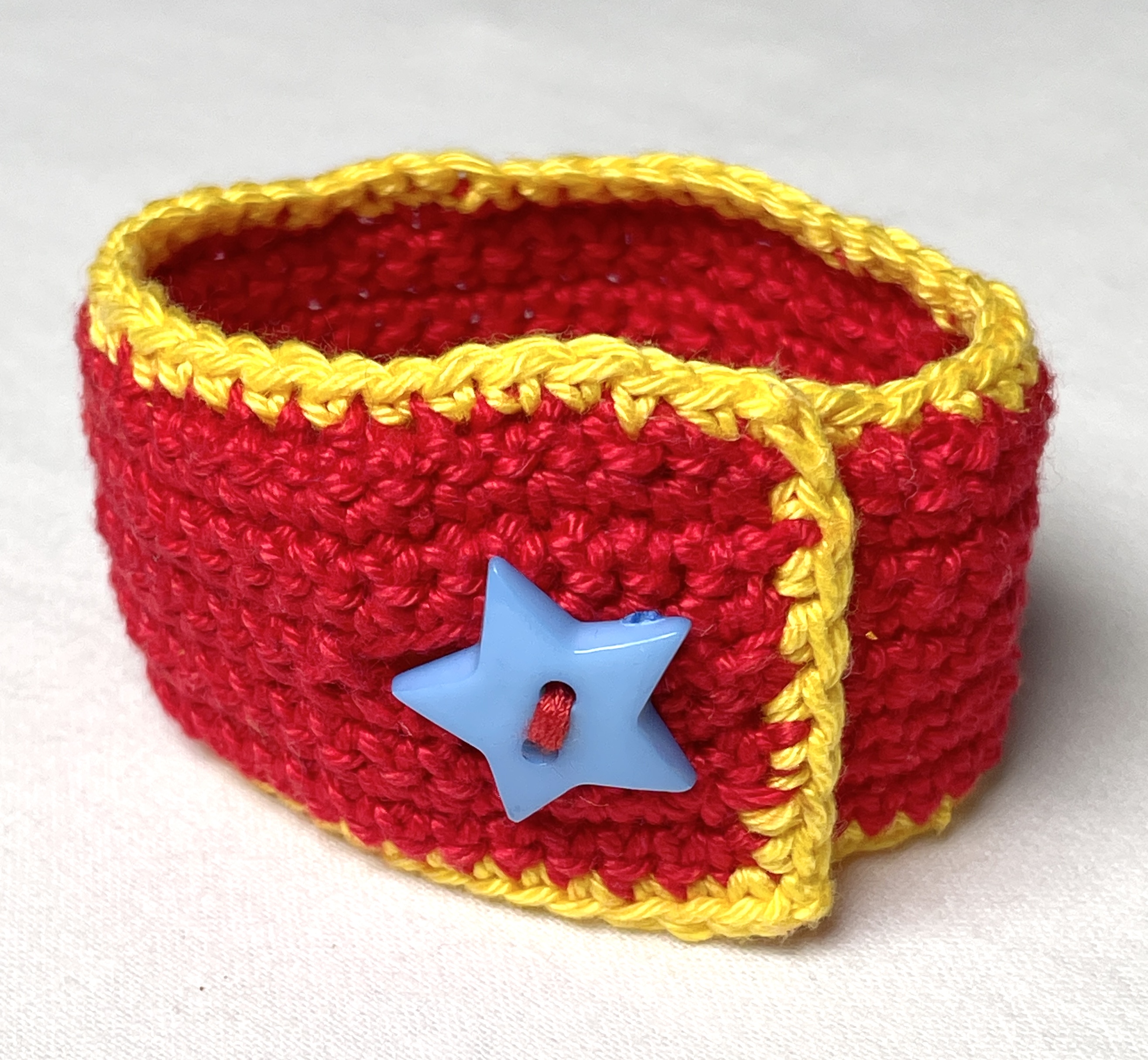 Crochet wristband, red
