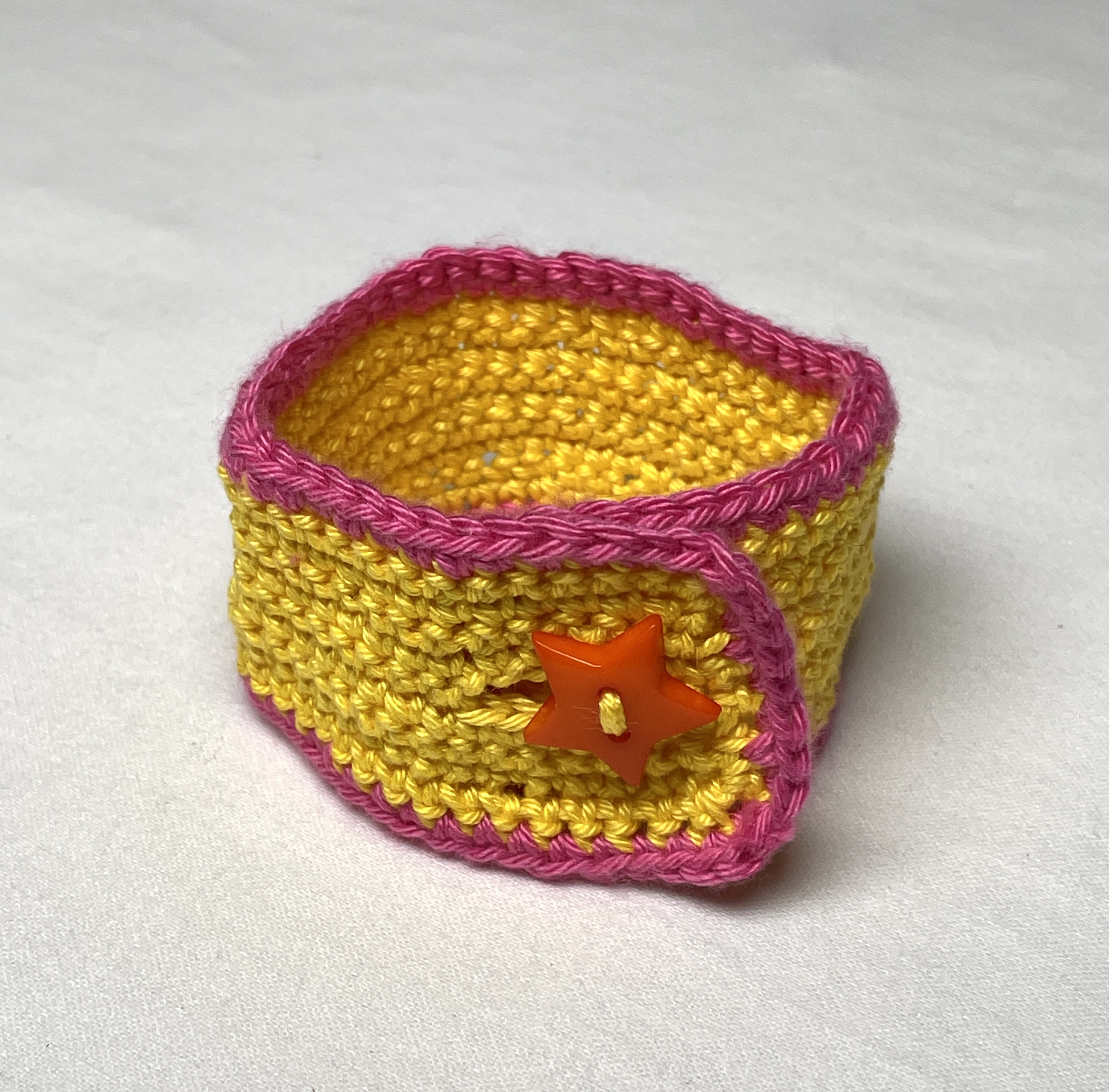 Crochet wristband, yellow and pink
