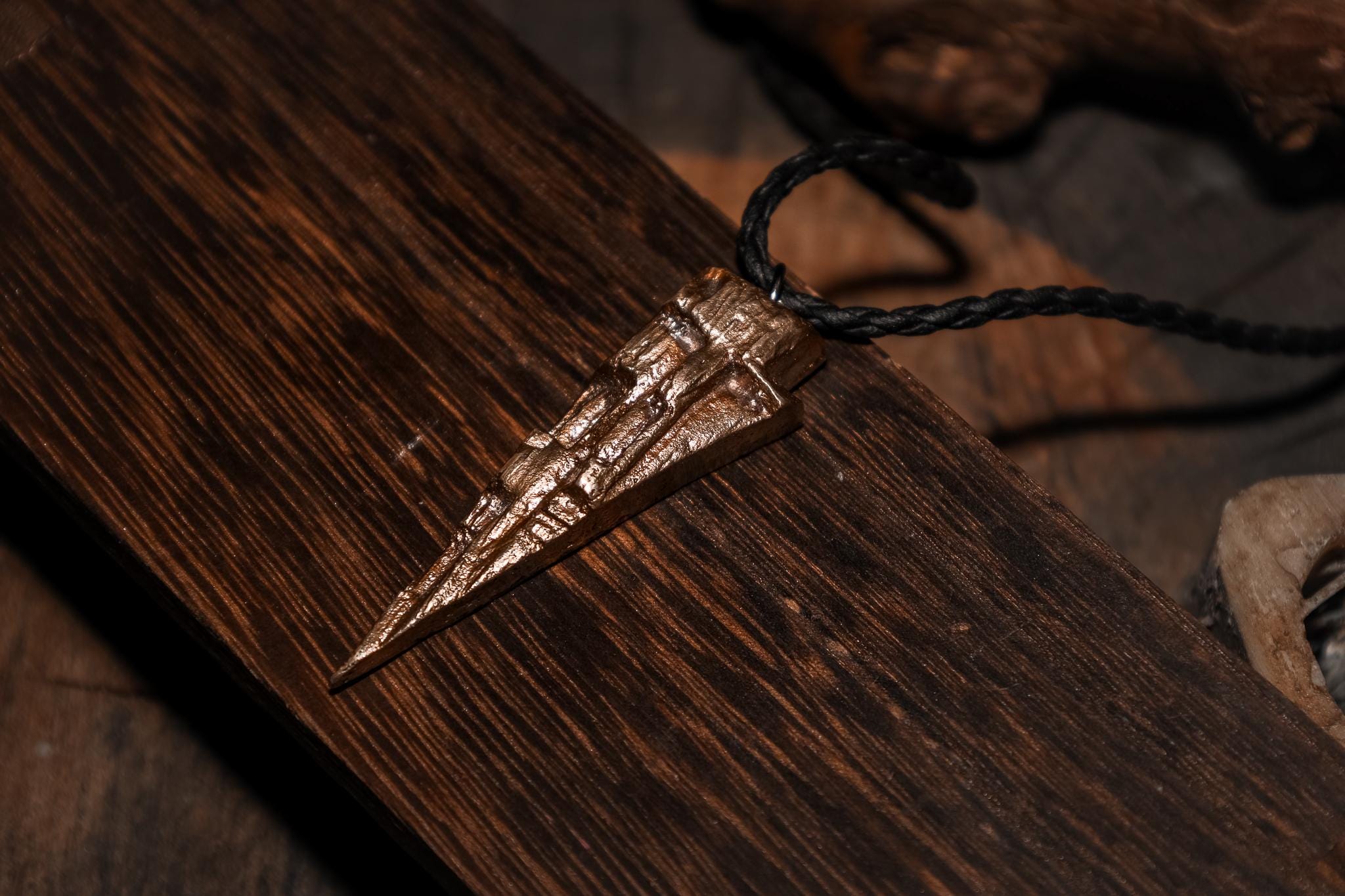 Bronze Titan Talisman “Inis”– Hand Cast Pendant, Heavy Jewelry, Dark Fantasy Amulet, photo 5