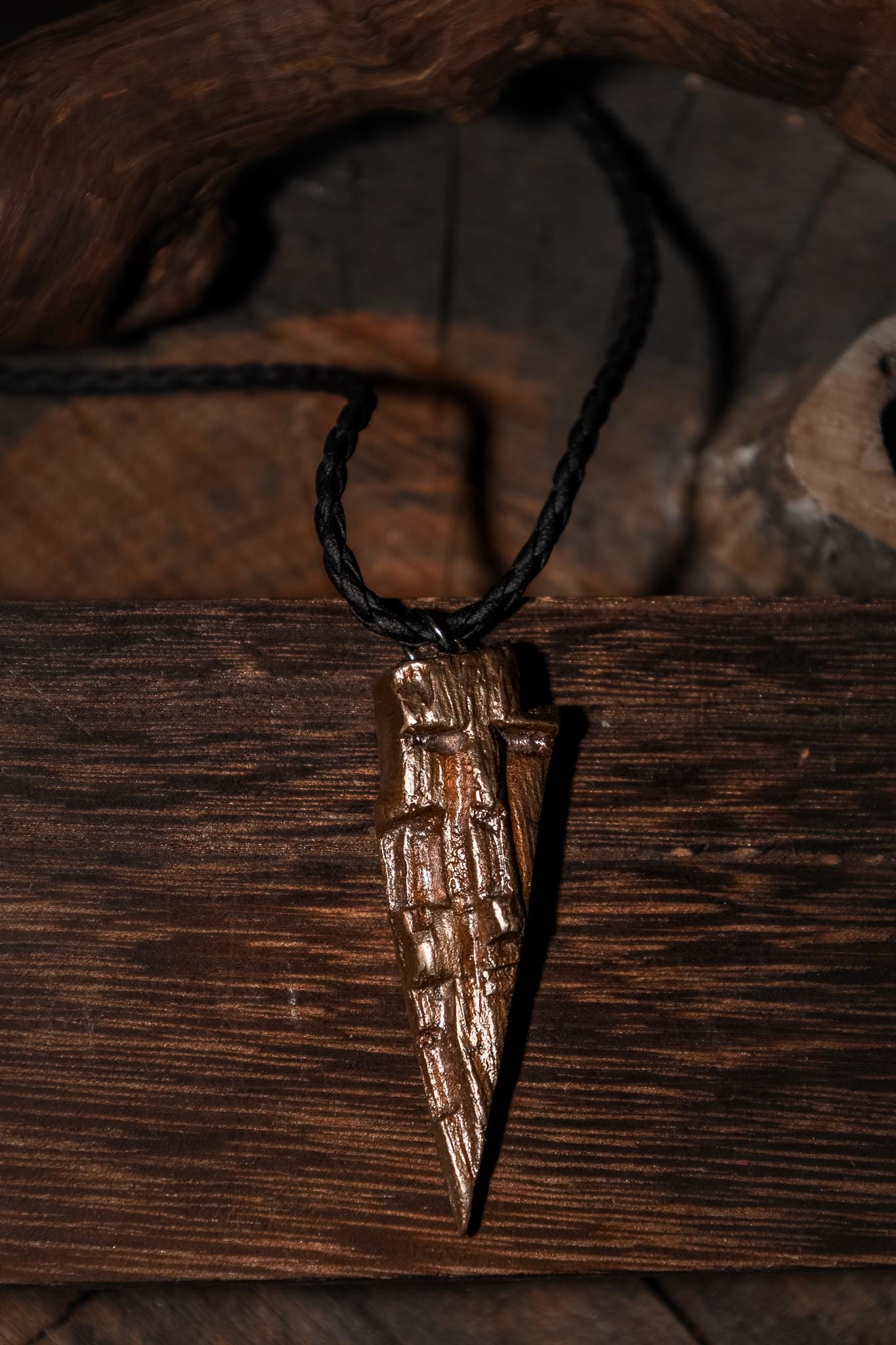 Bronze Titan Talisman “Inis”– Hand Cast Pendant, Heavy Jewelry, Dark Fantasy Amulet, photo 2
