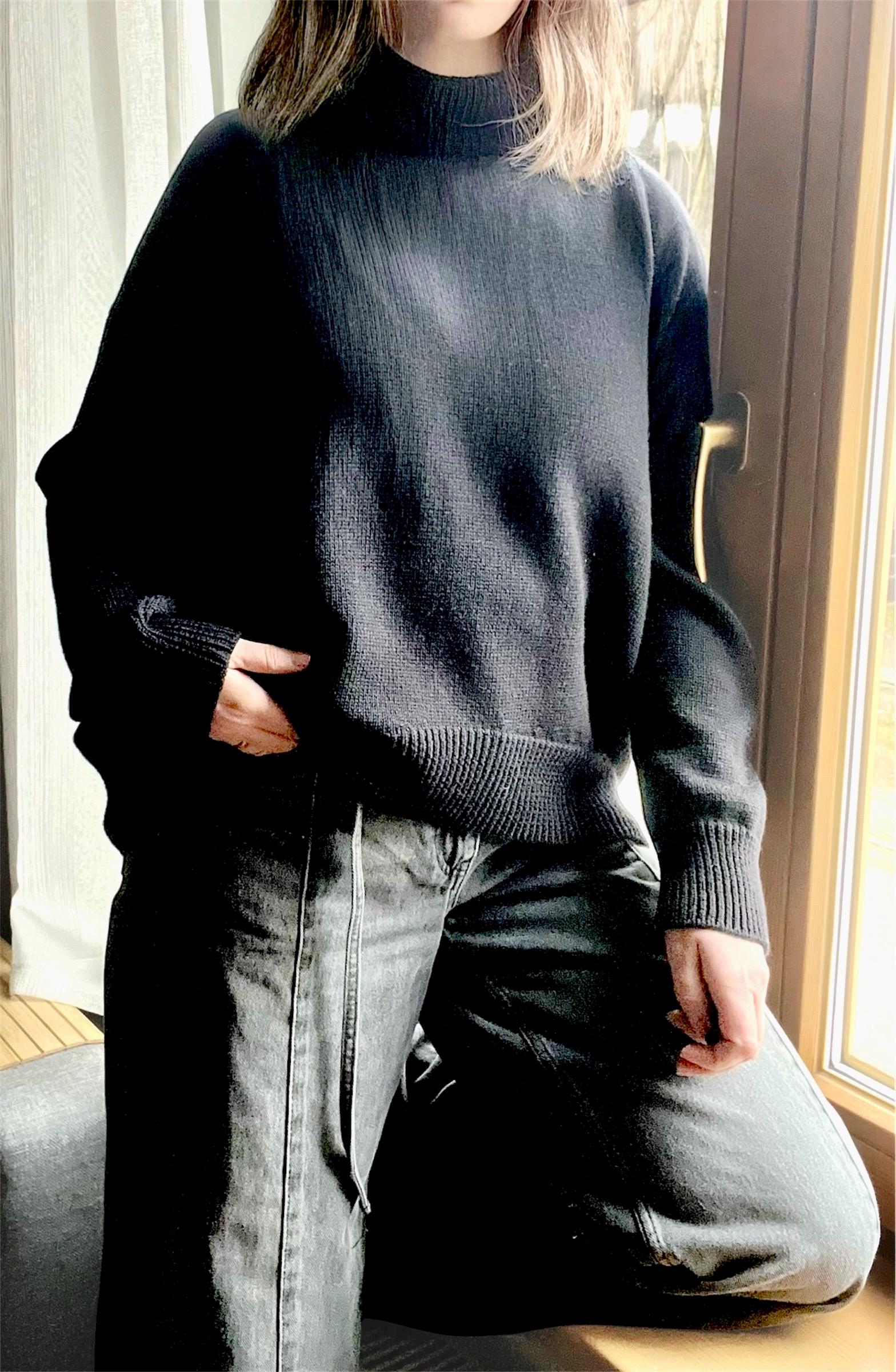 Oversized Black Merino Wool Turtleneck Sweater: Soft & Warm, photo 6