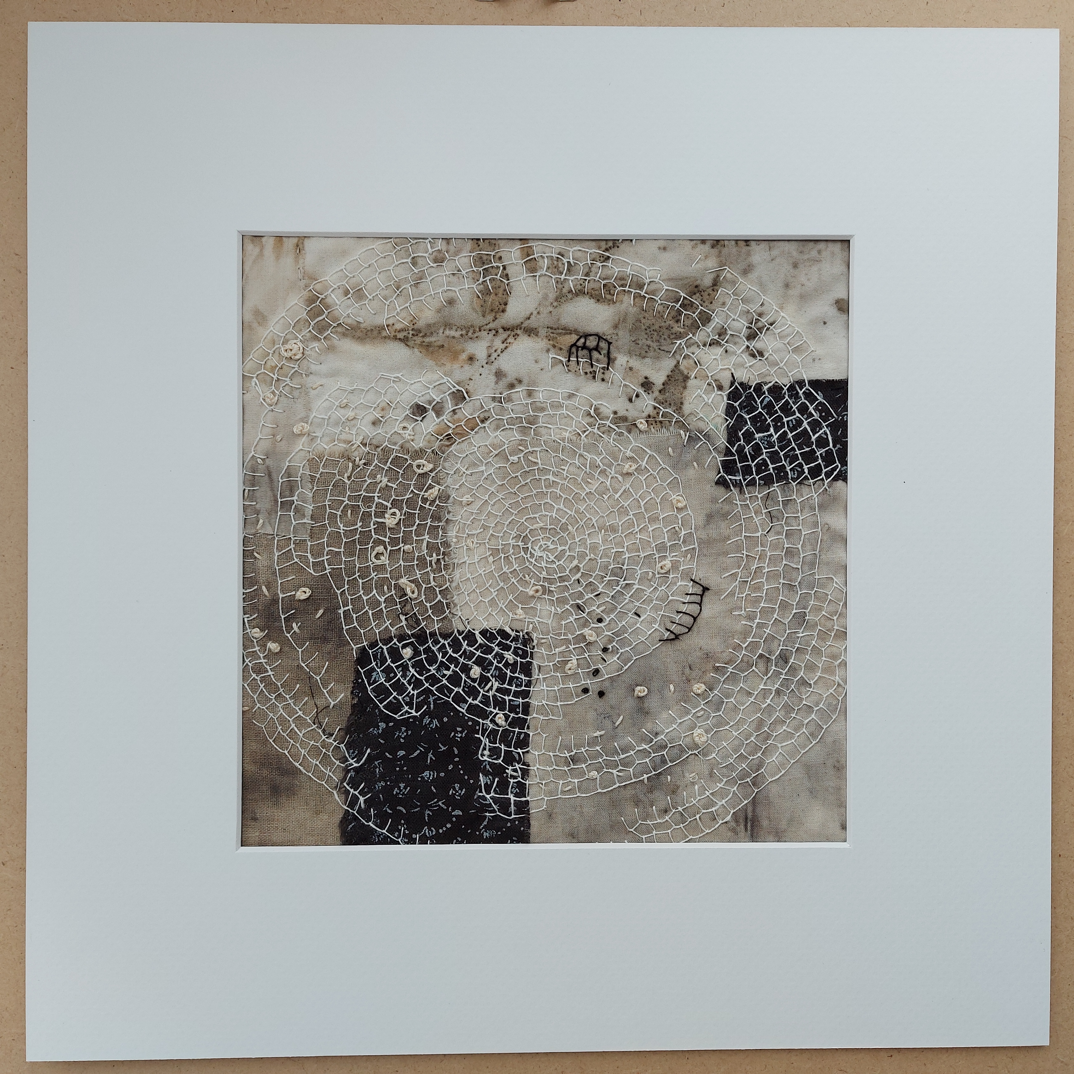 Circle of life 6 - textile artwork, photo 2