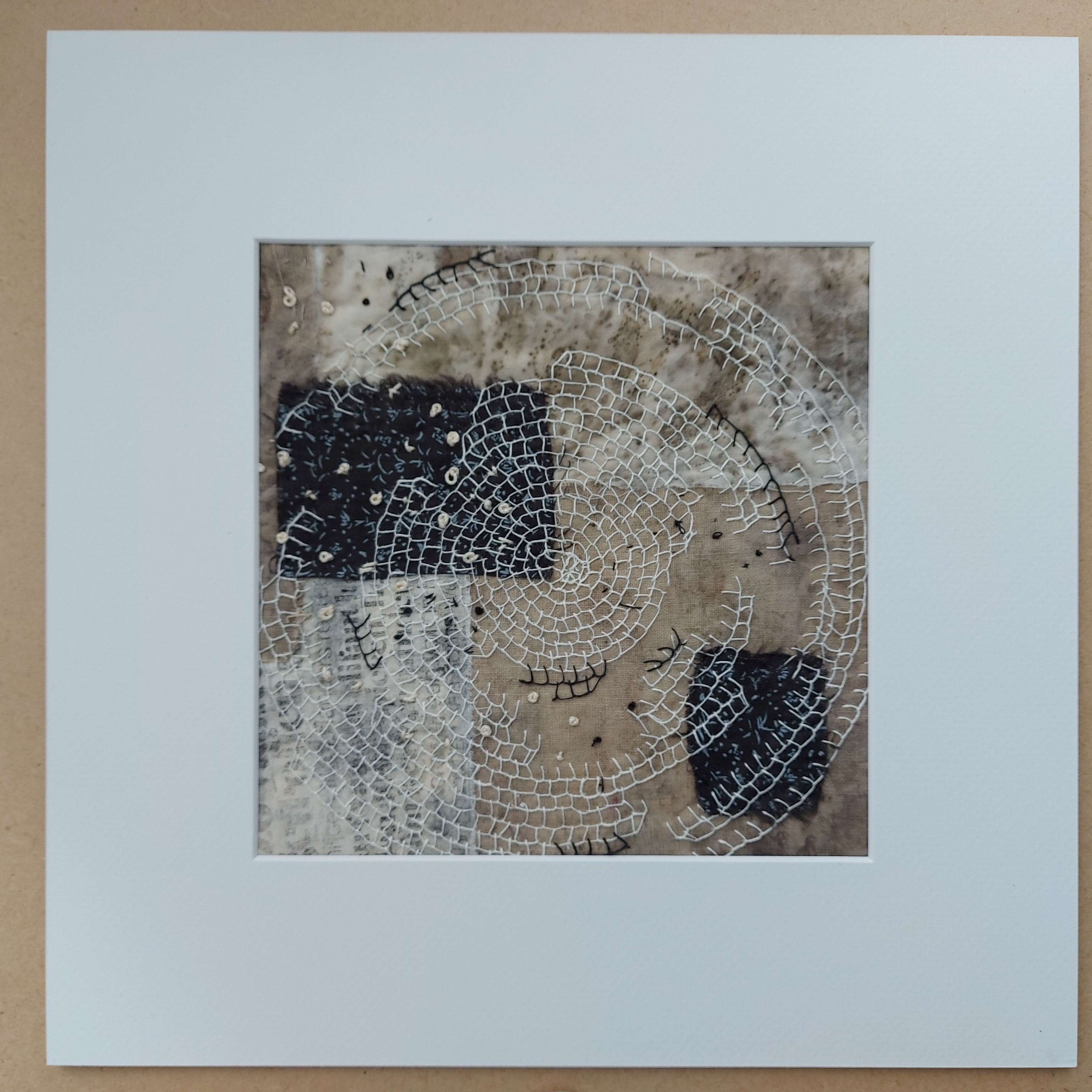 Circle of life 3 - textile artwork, photo 2