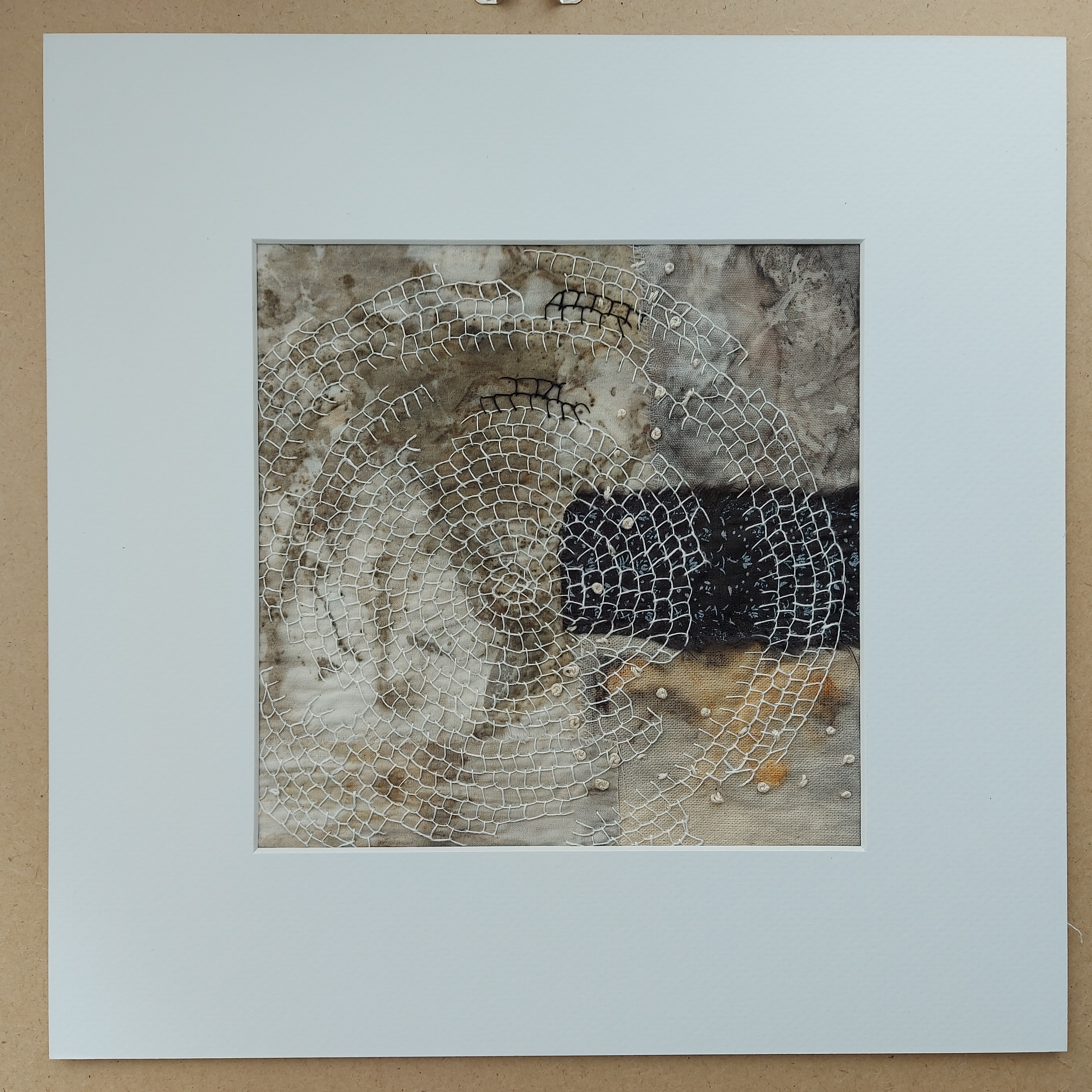 Circle of life 2 - textile artwork, photo 3