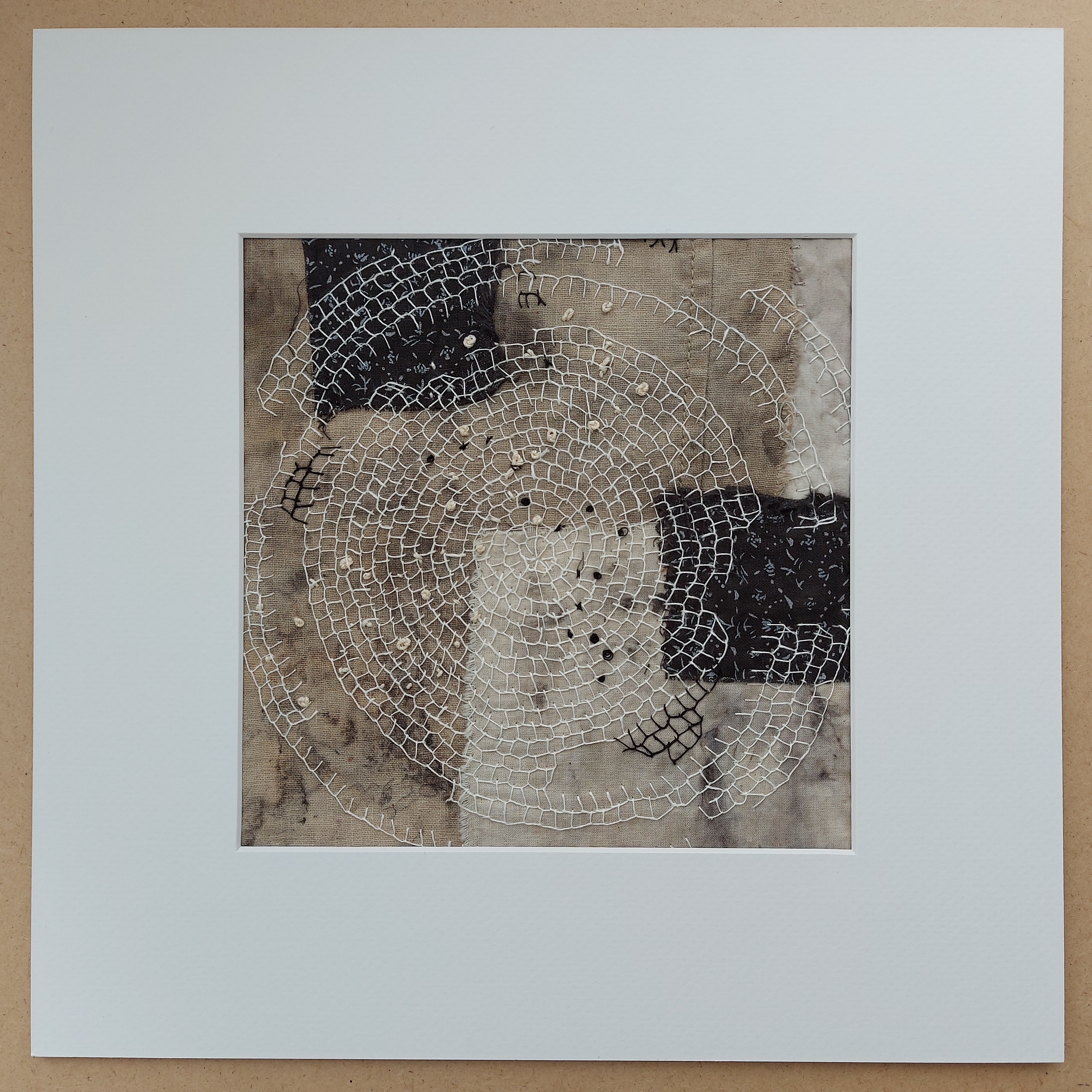Circle of life 8 - textile artwork, photo 3