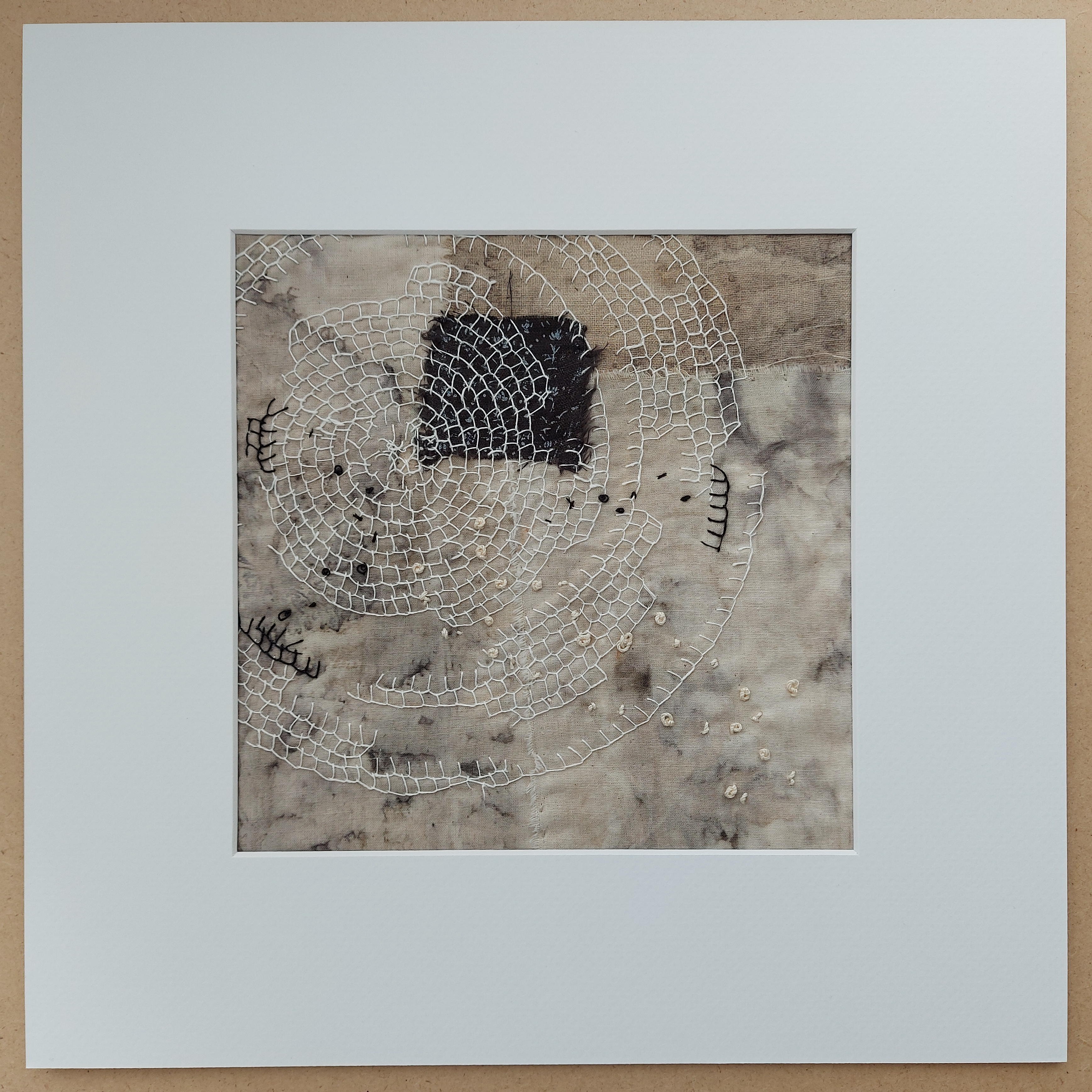 Circle of life 7 - textile artwork, photo 2